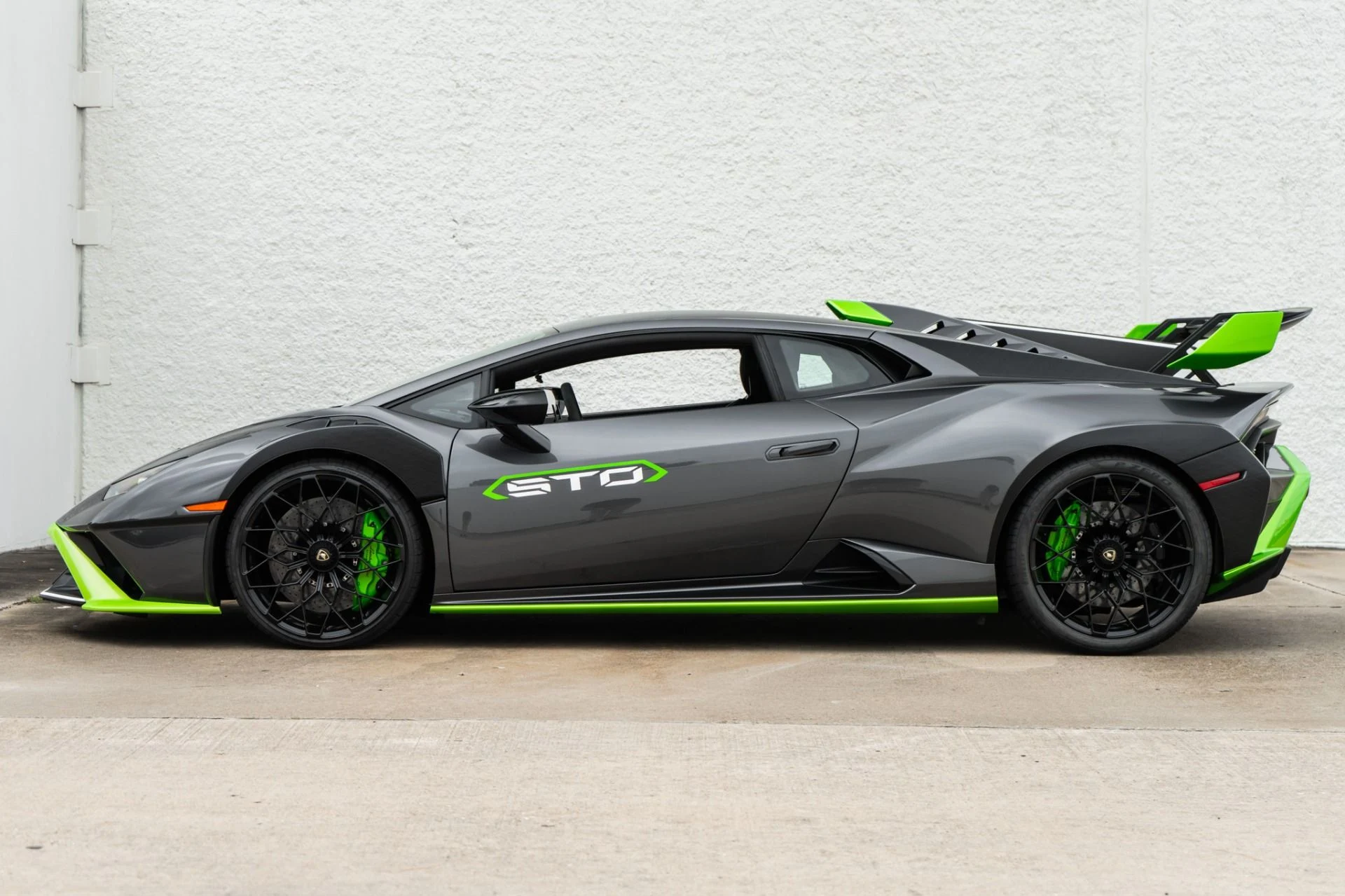 mph008_1847611577_Used_2021_Lamborghini_Huracan_STO_1791840697_e8d2de0444