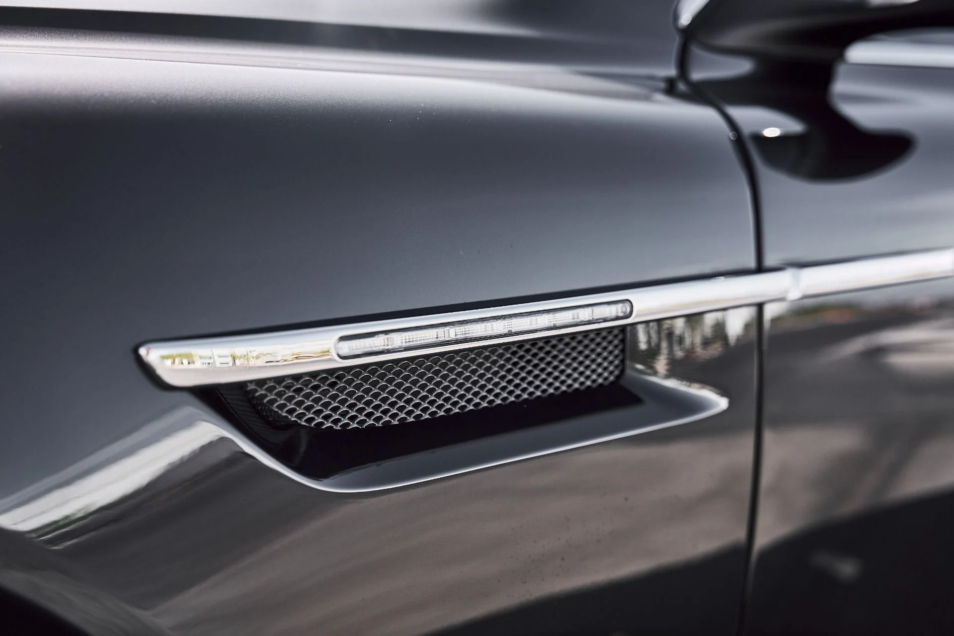 mph008_1850652162_Used_2014_Aston_Martin_DB_9_Base_1780969006_d44dbe2bc5