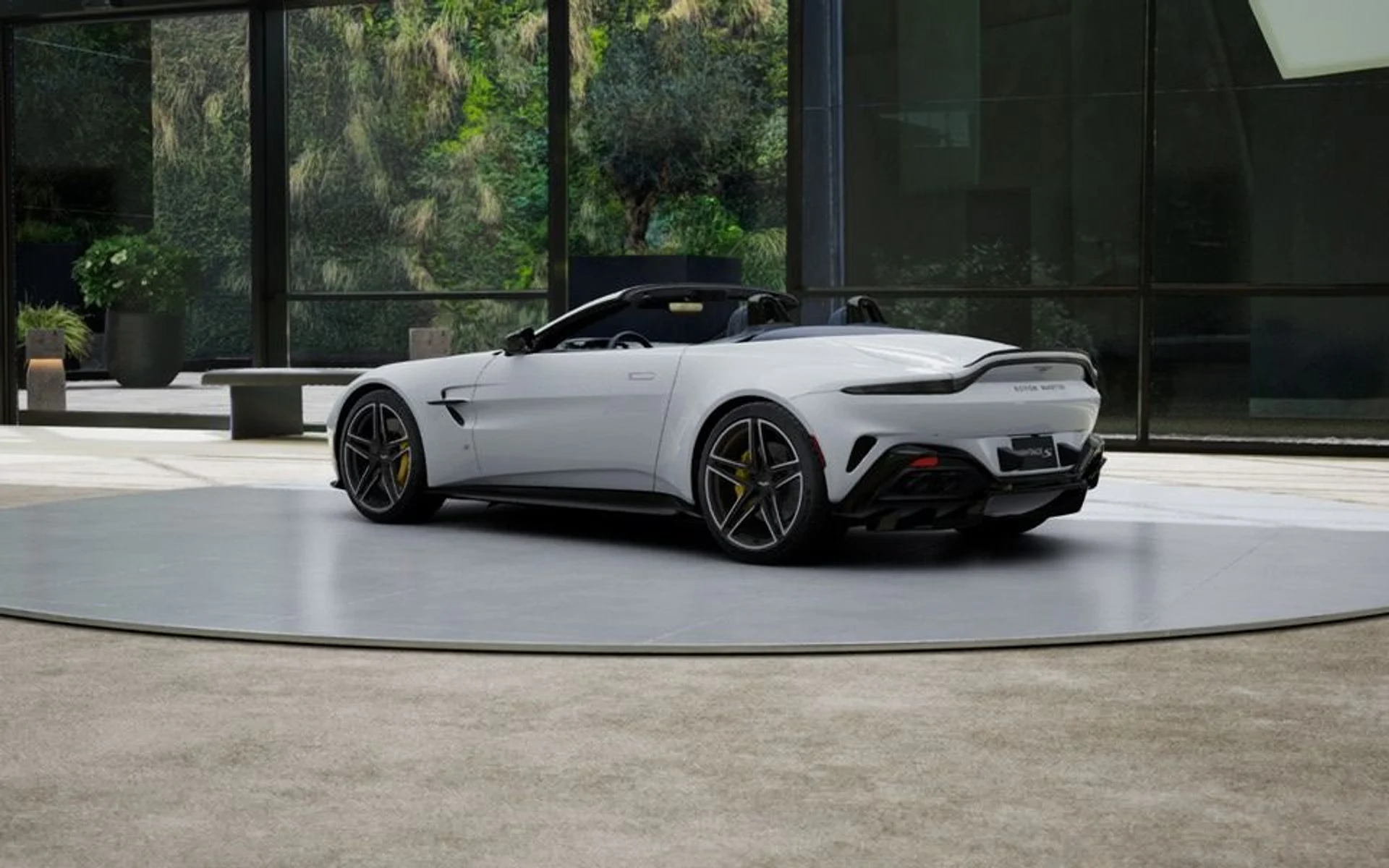 mph008_1865378080_New_2027_Aston_Martin_Vantage_S_Roadster_In_Transit_df0cf35cdc