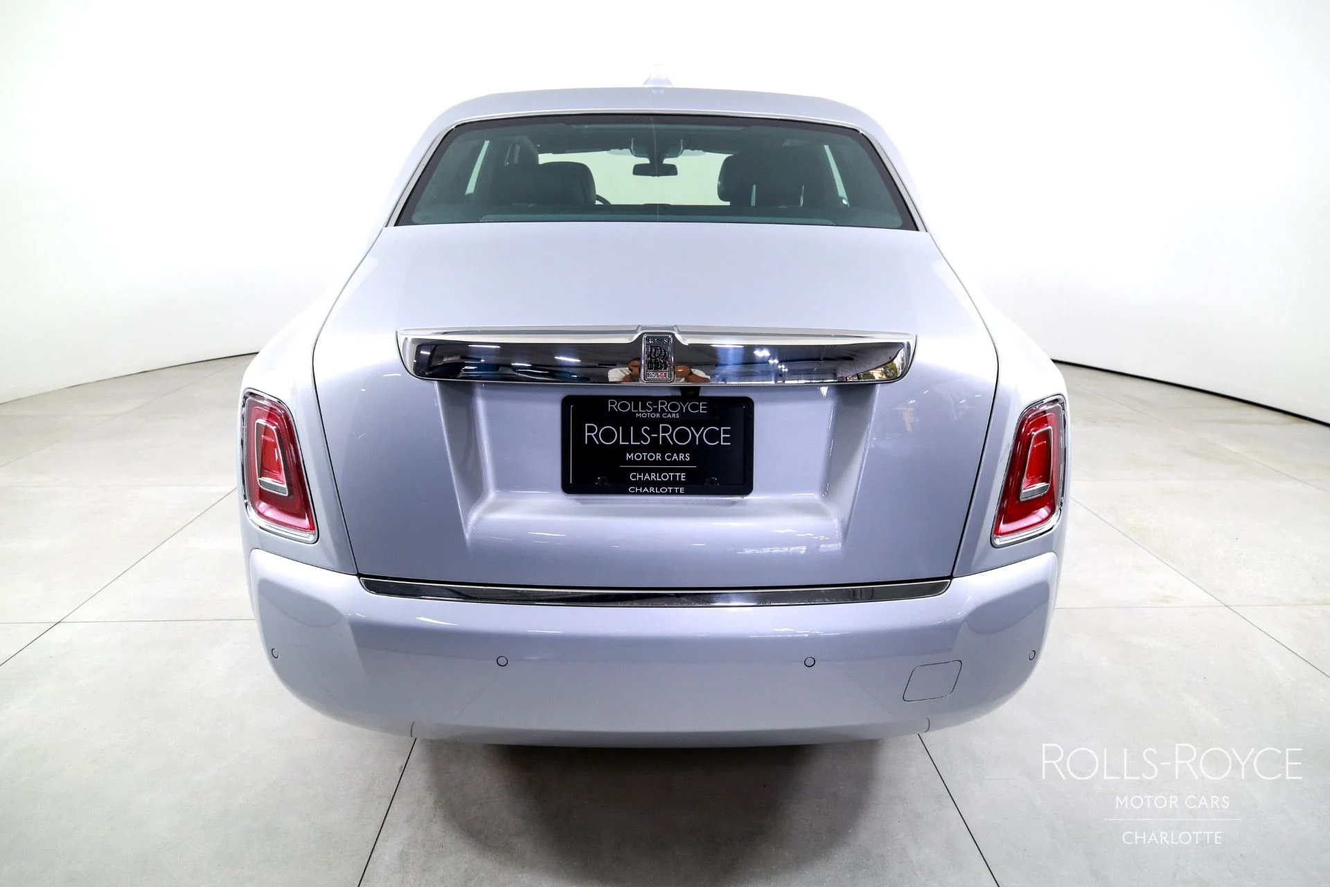 mph008_1870054684_Used_2020_Rolls_Royce_Phantom_1757533219_53f3ff7a85