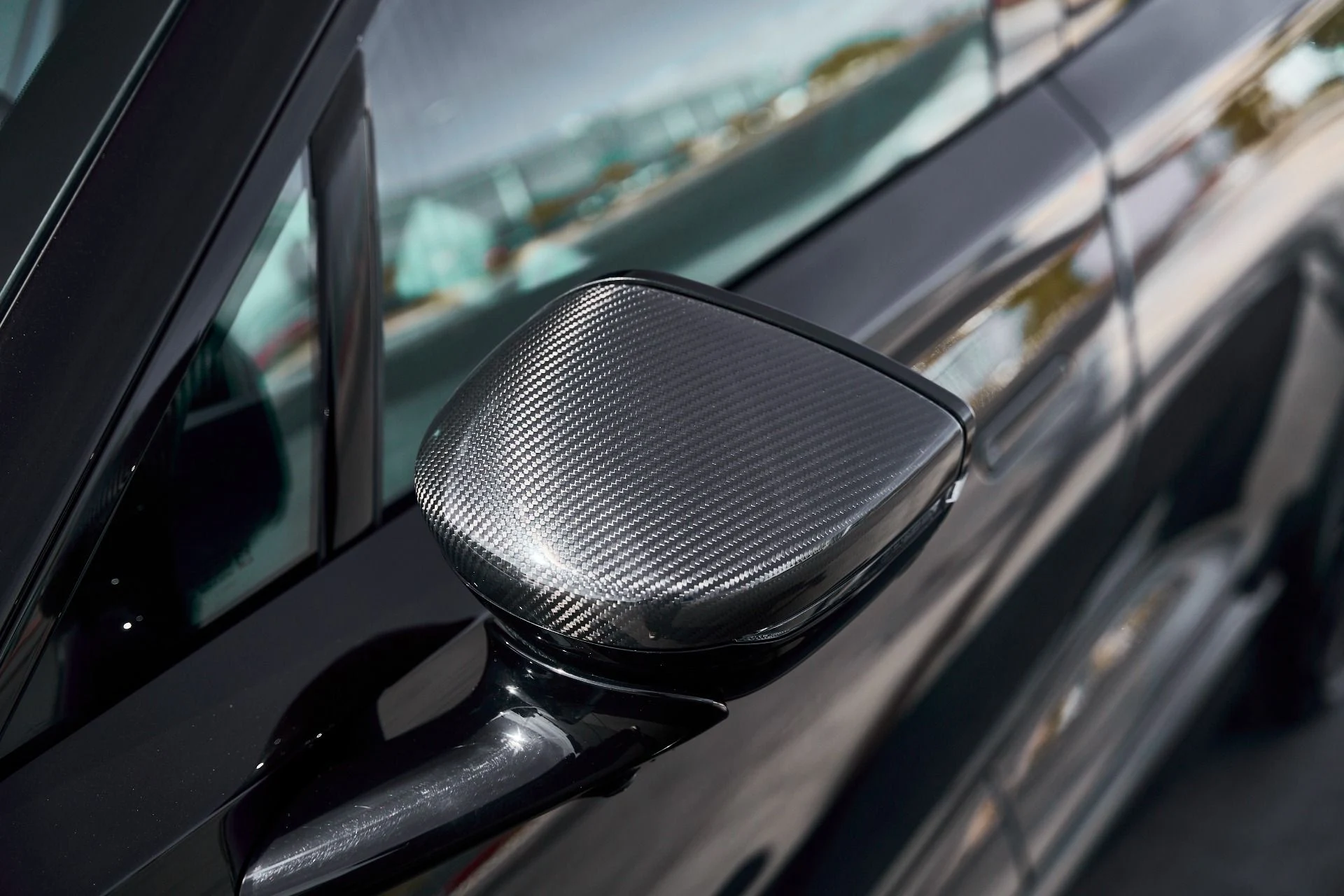 mph008_1871280230_Used_2025_Aston_Martin_DBX_707_1771642262_c45db8f298