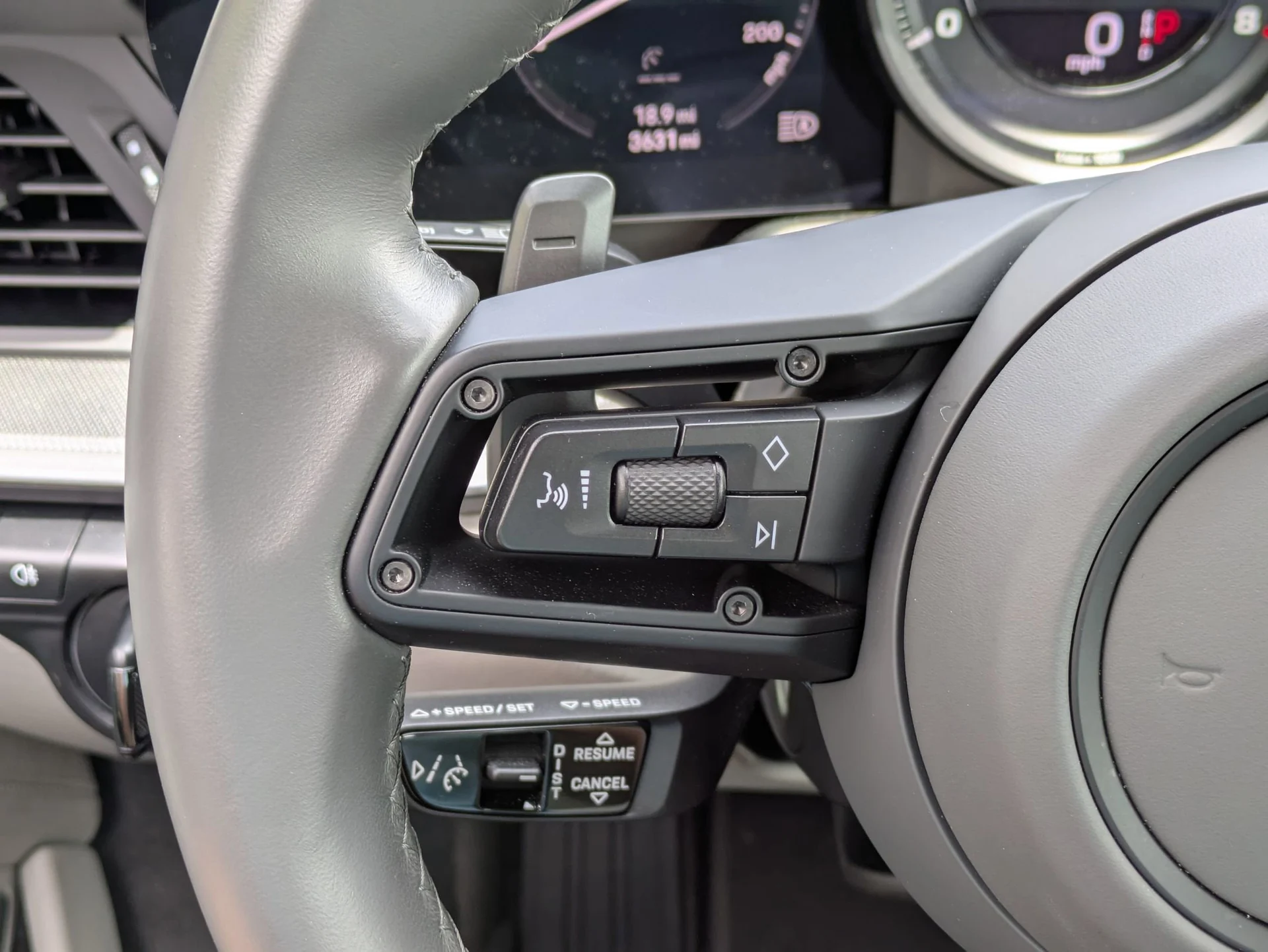 mph008_187782447_015e1d3b0b3e546939895f78ea710388x_0b749b6e4c