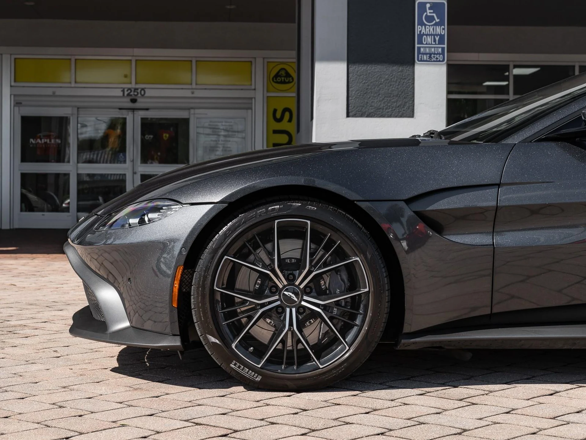 mph008_1883665457_Used_2021_Aston_Martin_Vantage_1763409939_67a17740a9