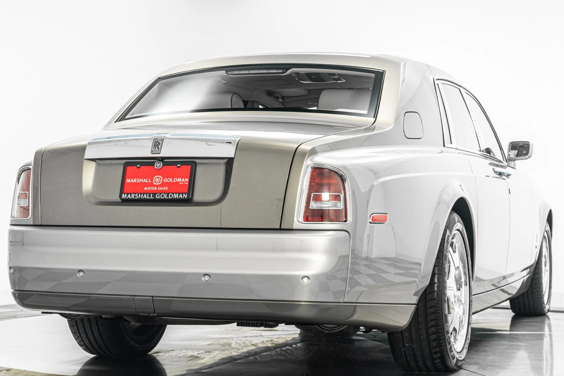 mph008_1885256320_Used_2007_Rolls_Royce_Phantom_Two_Tone_Exterior_and_Interior_Chromed_Wheels_1782334657_4814ef7416