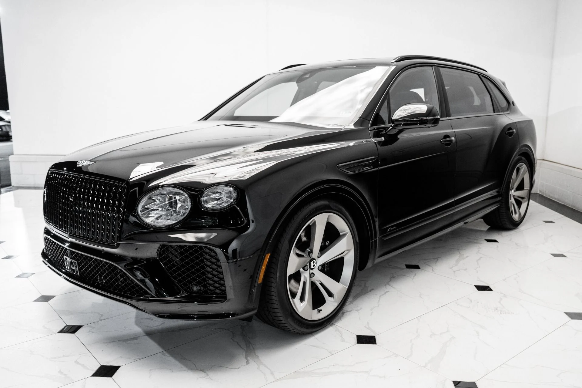 mph008_1886073277_New_2025_Bentley_BENTAYGA_EWB_AZURE_V8_Azure_V8_1749659689_30aeb55921