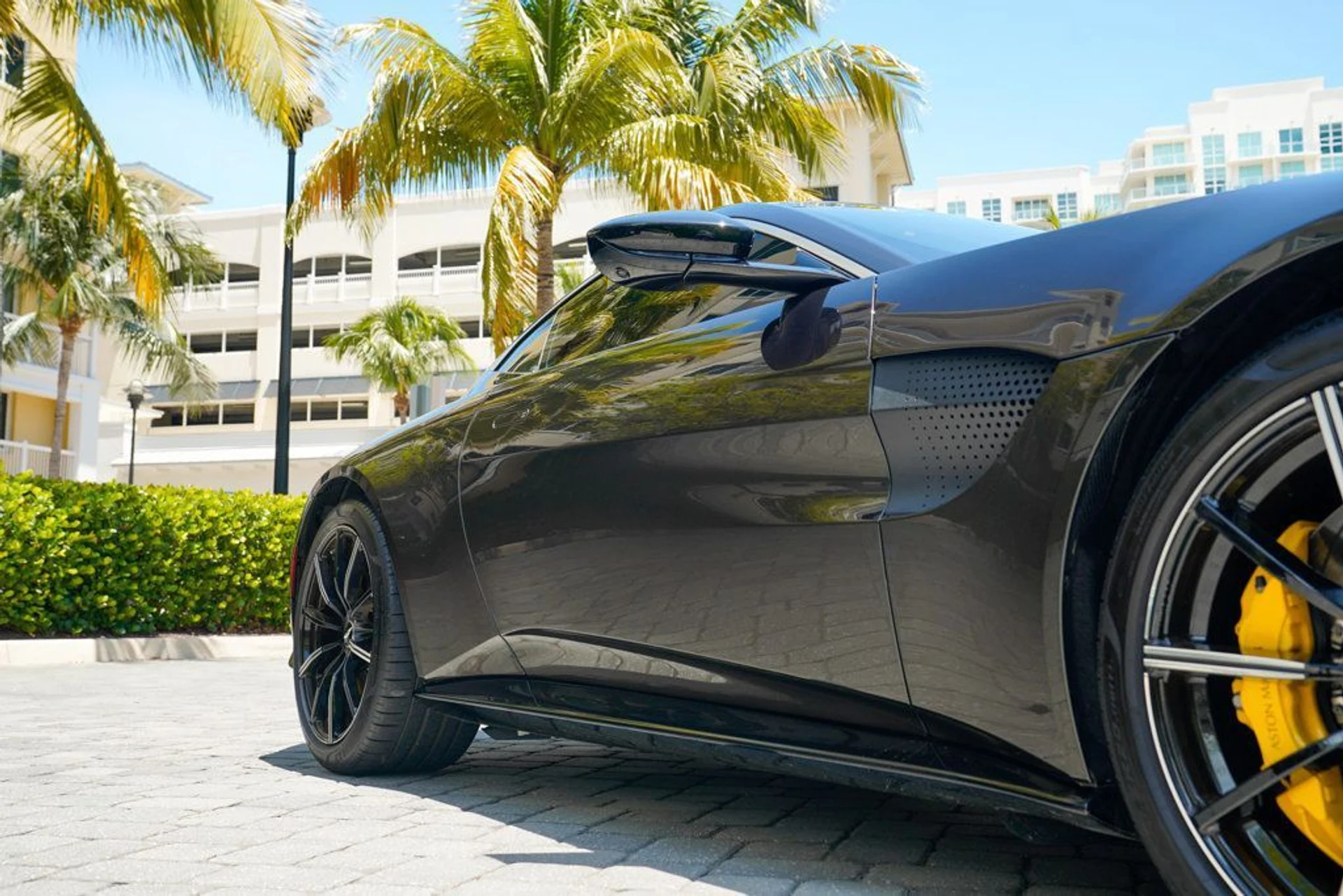 mph008_19000535_used_2021_aston_martin_vantage_coupemanual_14354_22900621_9_1024_a9dd087444