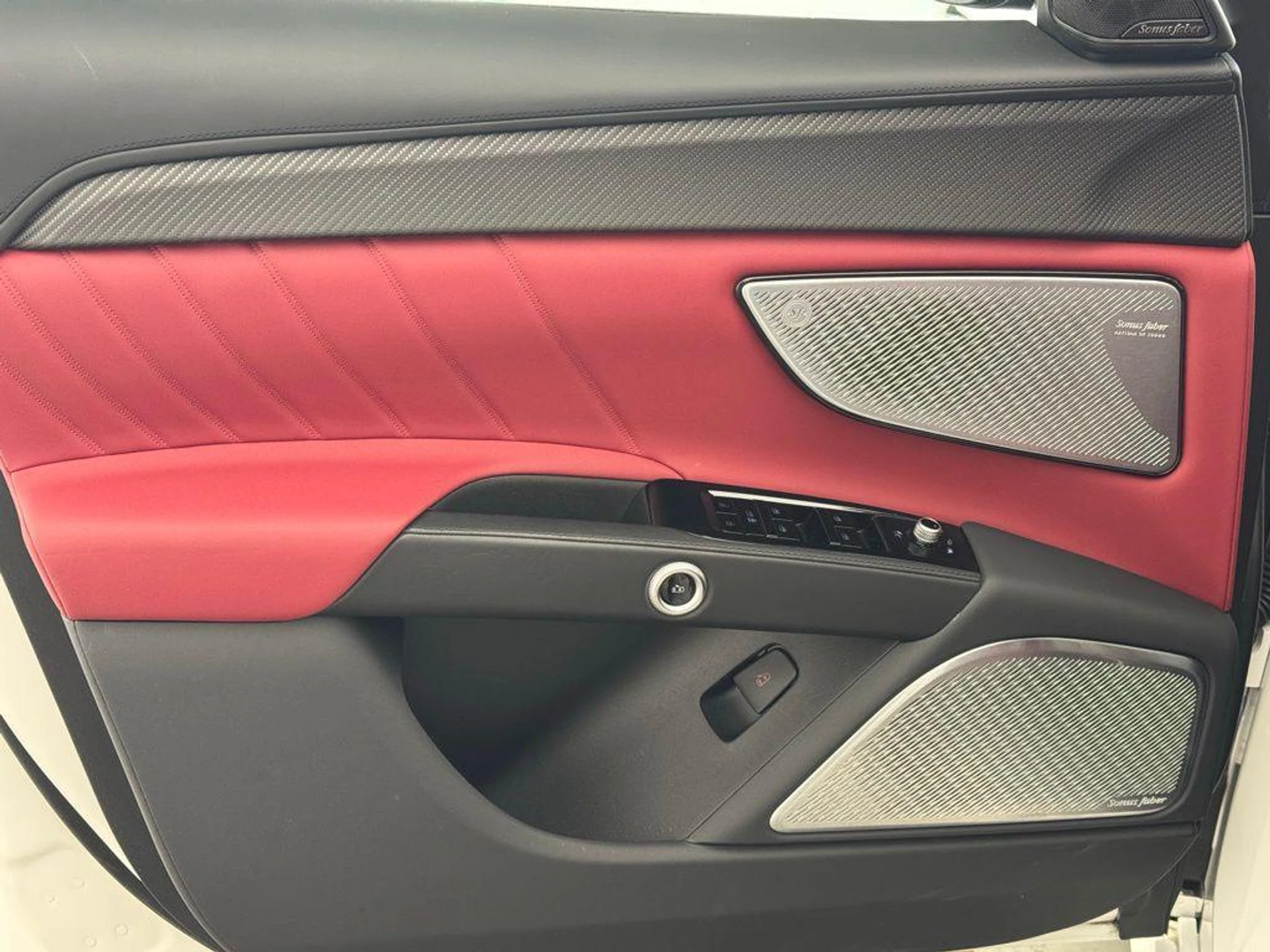 mph008_1900534521_H_Pb5_Y_Dvr_R2_M1_ZR_9v_NH_Ro07w3_T4w_e2129913cd