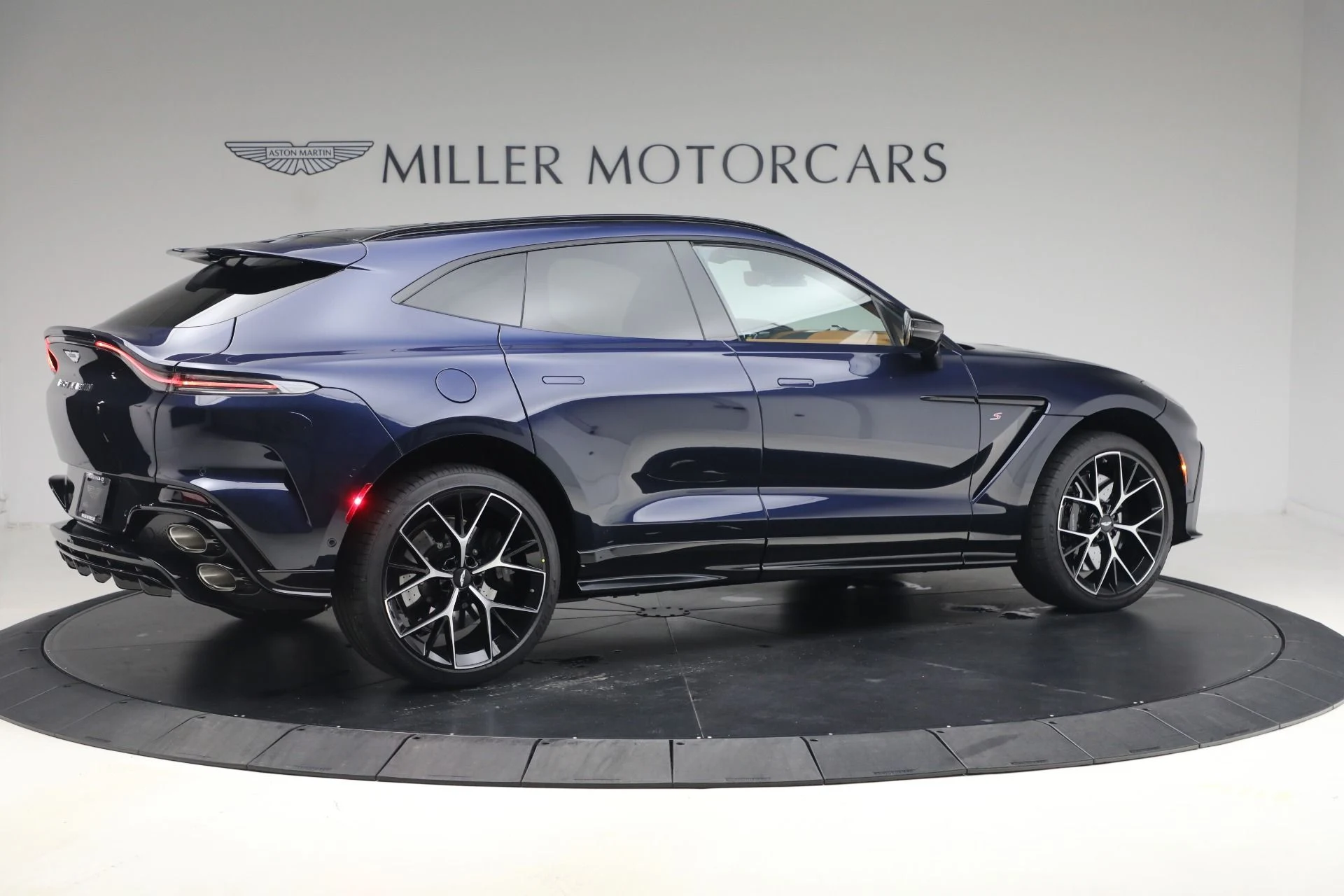 mph008_1904672430_New_2026_Aston_Martin_DBX_S_1792514611_8537ae5e71