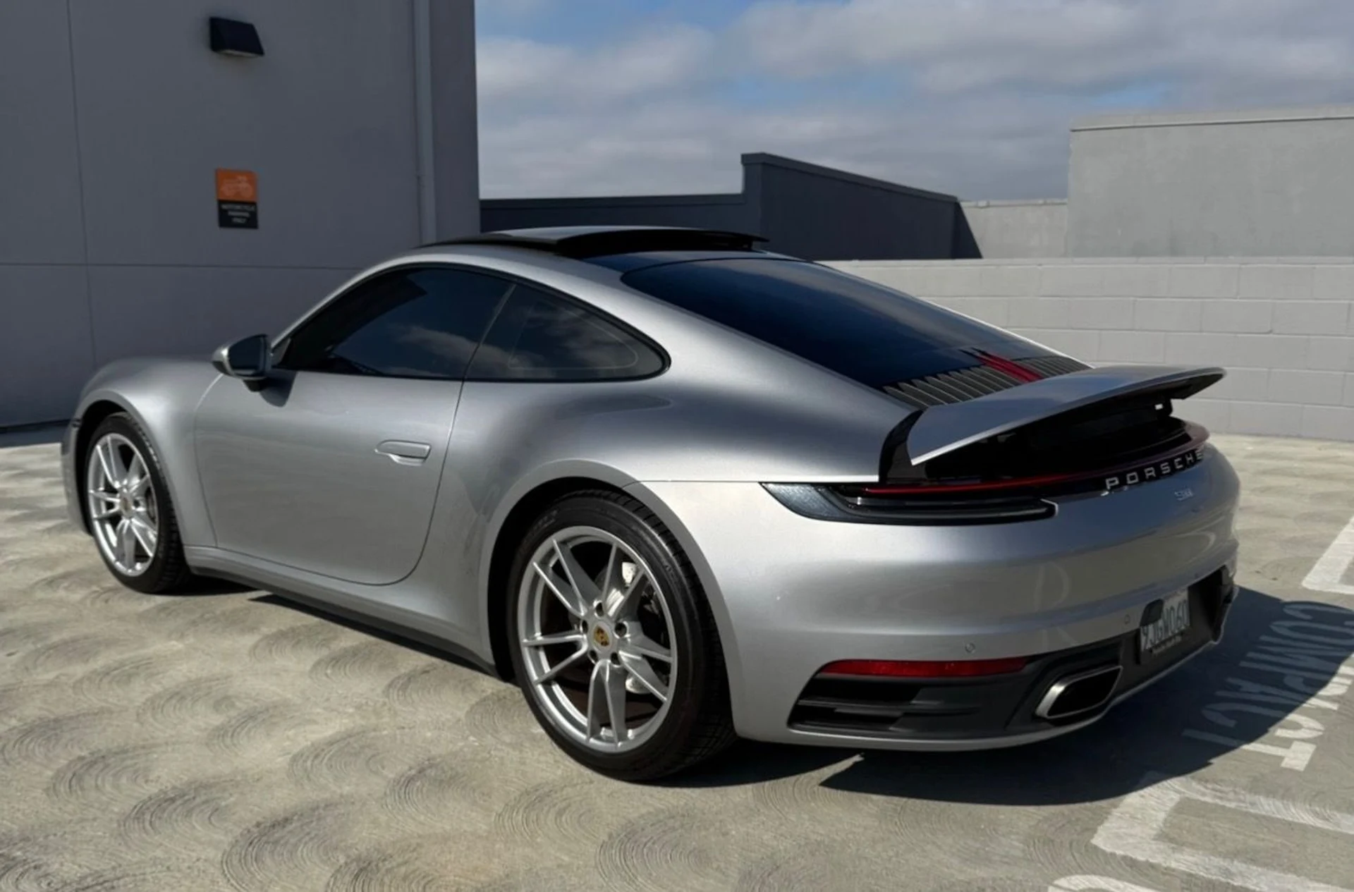 mph008_1910633158_Used_2020_Porsche_911_Carrera_1756417363_e59b8e79ee