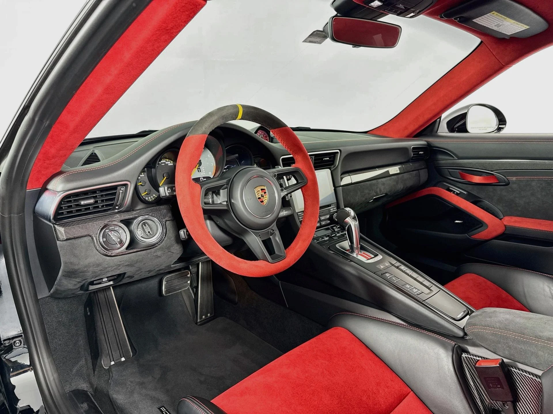 mph008_1913202650_Used_2018_Porsche_911_GT_2_RS_1785886146_2951ebbd06