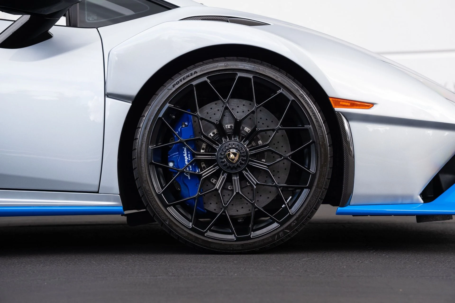 mph008_1916116330_Used_2023_Lamborghini_Huracan_STO_1770160431_249743f516