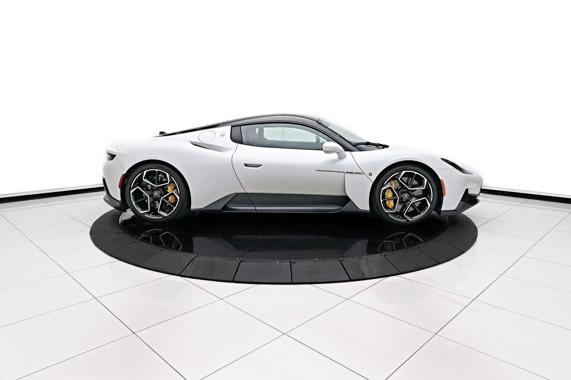 mph008_1916436578_Used_2022_Maserati_MC_20_Base_1740866252_dfe4b3129b