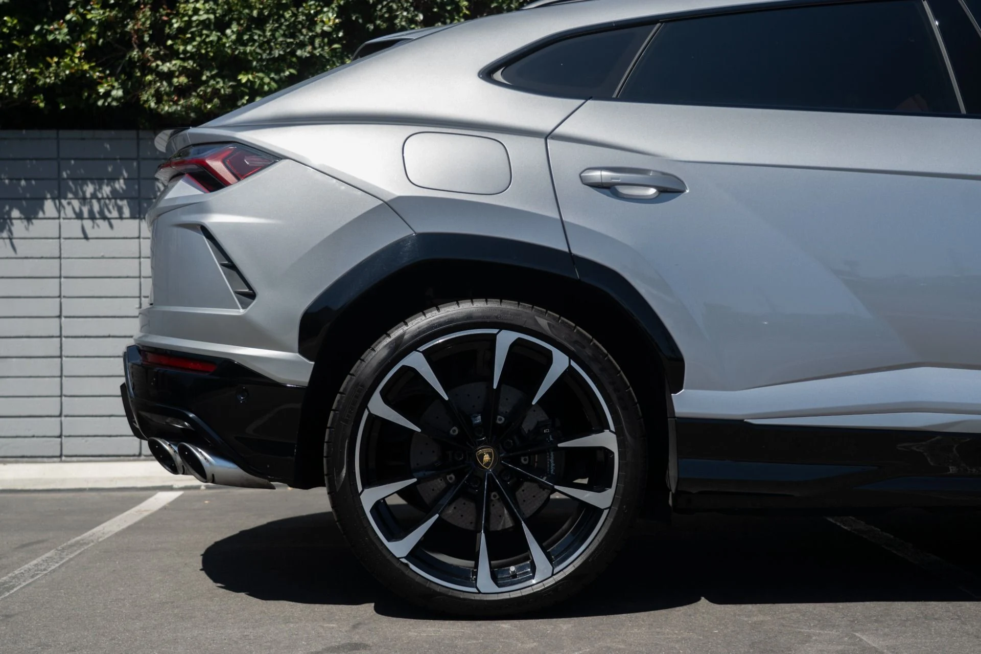 mph008_1918728332_Used_2019_Lamborghini_Urus_1755558842_7b128a4230