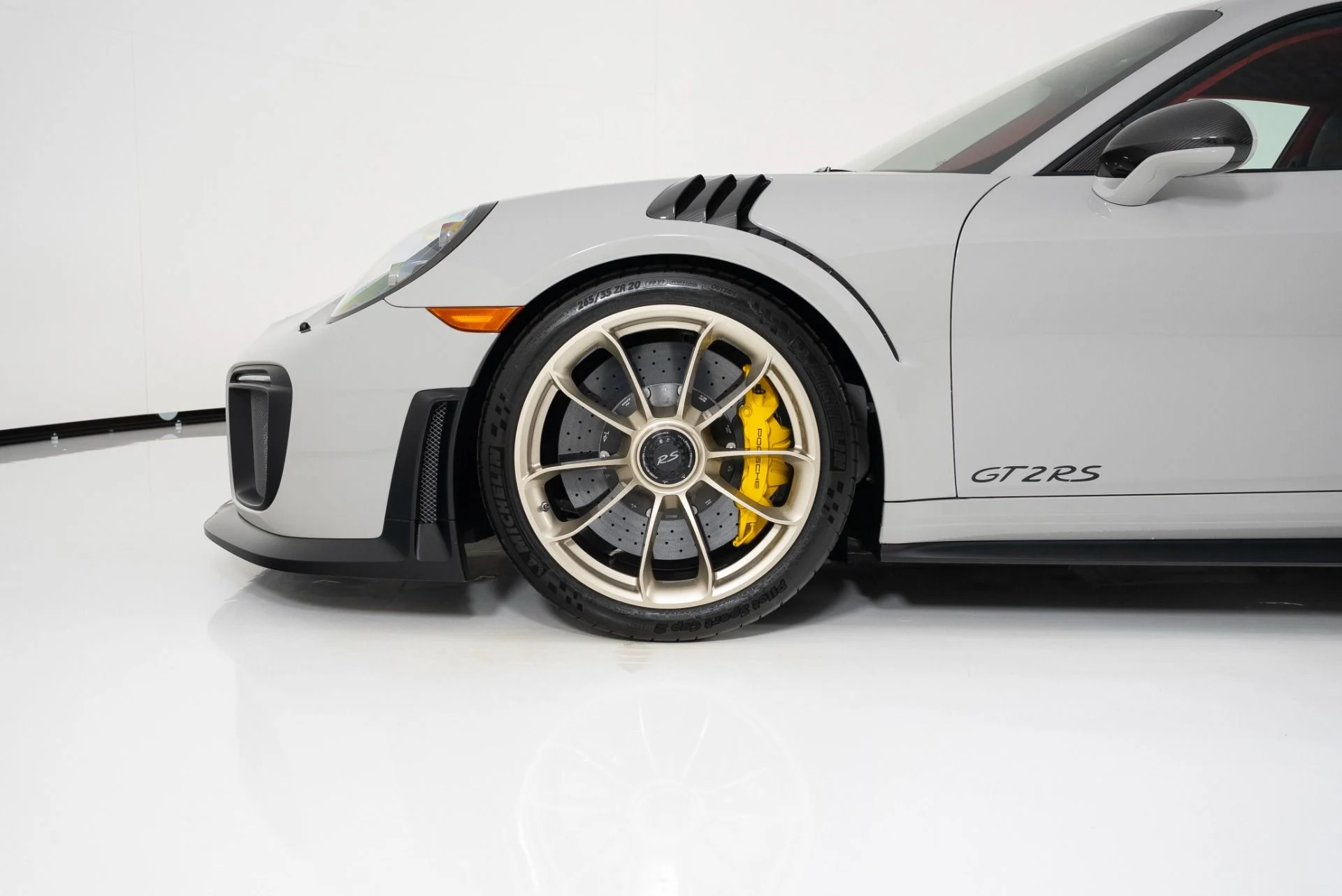 mph008_1953277655_Used_2018_Porsche_911_GT_2_RS_1756256413_52ca333517