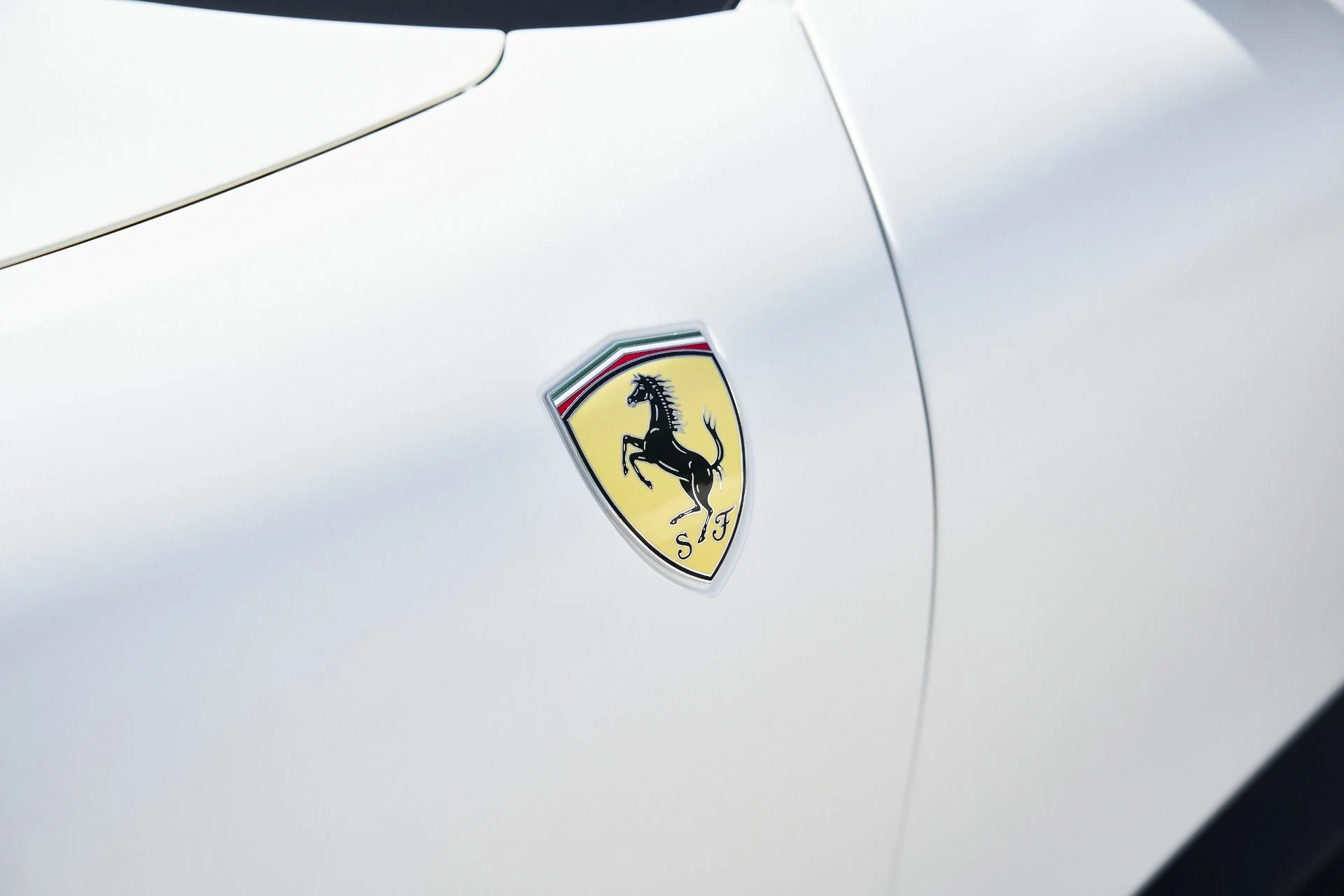 mph008_1953730254_Used_2023_Ferrari_Roma_Base_1755828019_2068f8a6a4