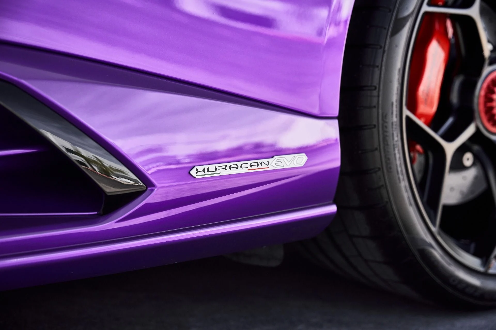 mph008_1960665416_Used_2024_Lamborghini_Huracan_EVO_Base_1776733835_efa4228b07