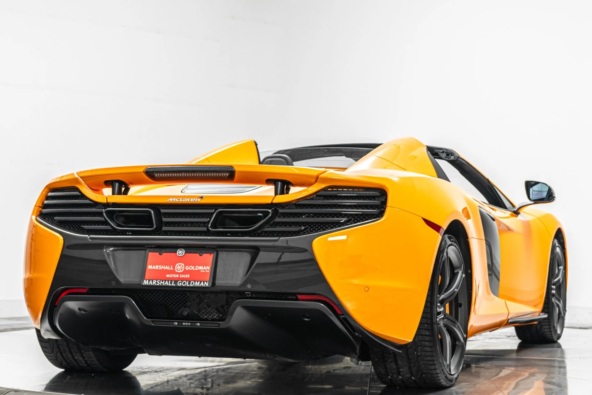 mph008_1961899677_Used_2015_Mc_Laren_650_S_Spider_Interior_and_Exterior_Carbon_Packs_Suspension_Lifter_1778269559_42122984e1