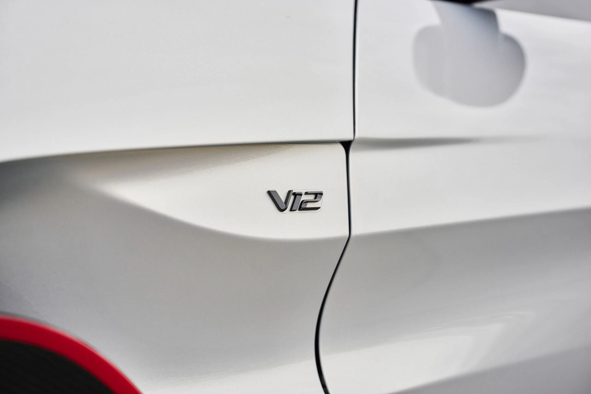 mph008_197939884_Used_2023_Aston_Martin_Vantage_Base_1764729745_24740f98d7