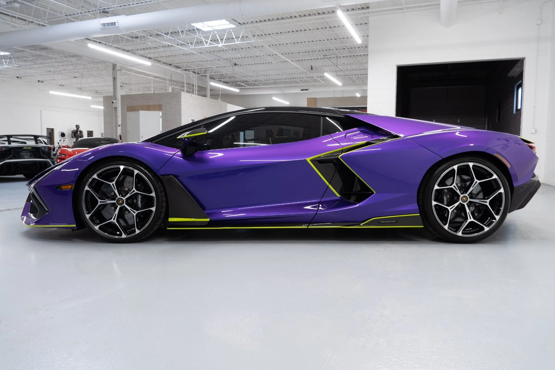 mph008_1980349025_Used_2024_Lamborghini_Revuelto_1739988848_741979aa02
