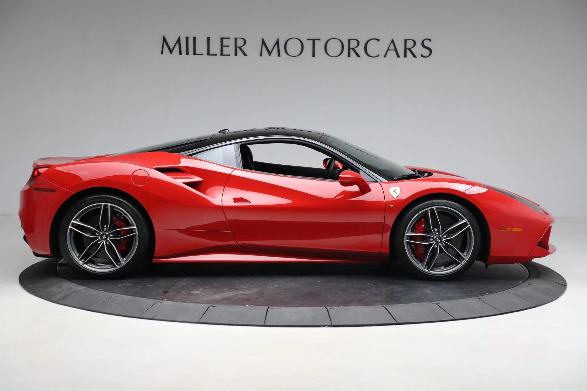 mph008_1983361557_Used_2018_Ferrari_488_GTB_1784751136_576ffad26d