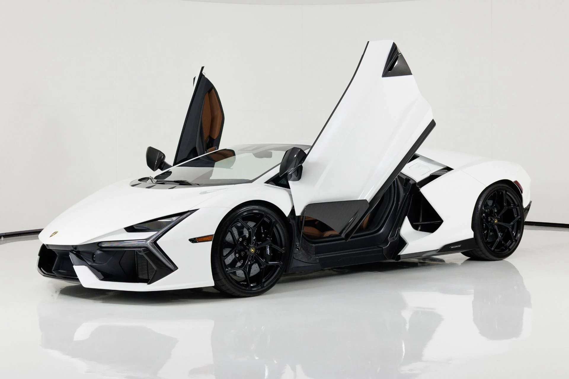 mph008_1988530492_Used_2024_Lamborghini_Revuelto_1786042559_2359ccc46f