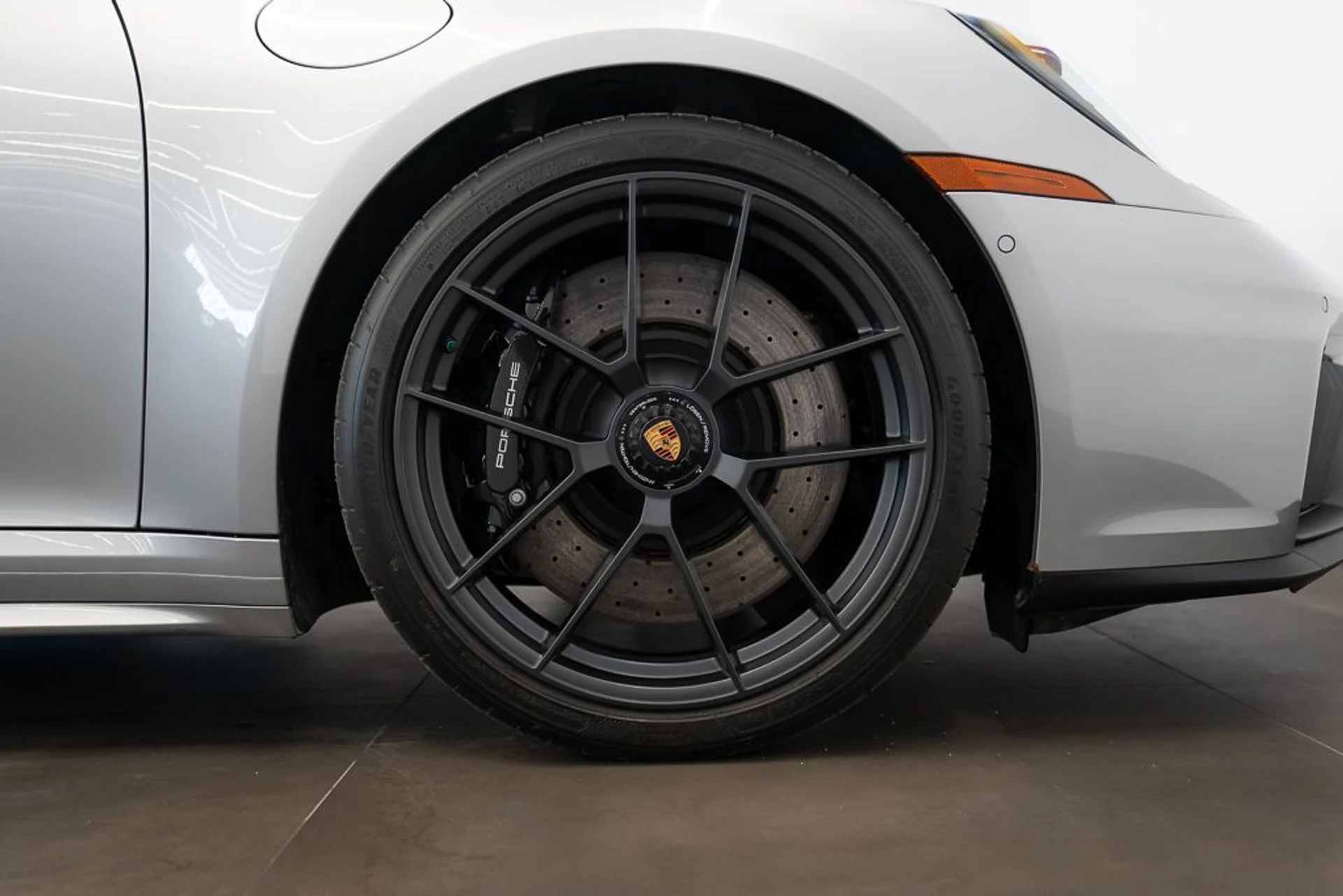 mph008_2006113654_porsche_911_2026_jpg_v_1775165756_38a4c4e465