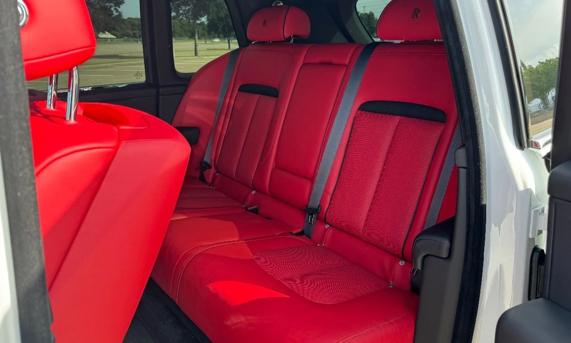 mph008_2009401079_New_2024_Rolls_Royce_Cullinan_1762902486_dbcf166285