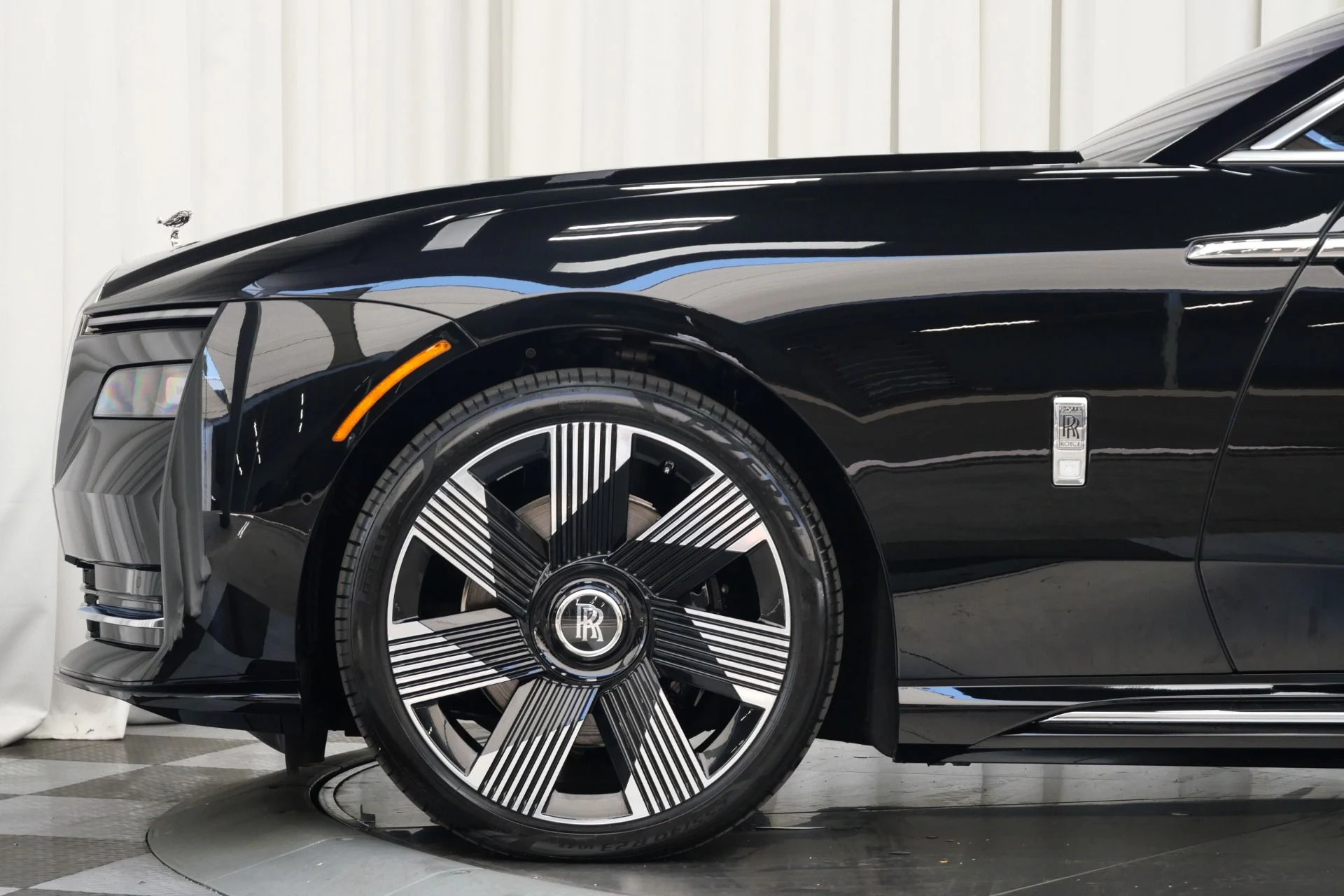 mph008_2011390248_Used_2025_Rolls_Royce_Spectre_1753114498_603bb77ac3