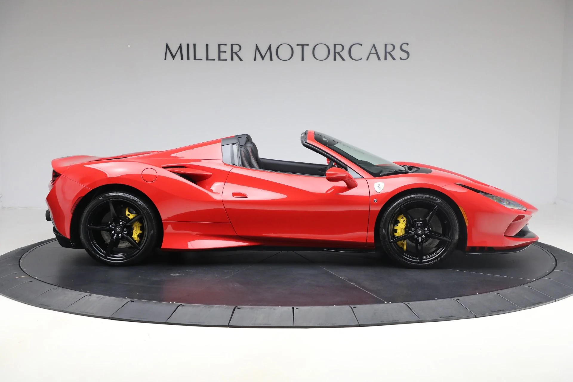 mph008_2012373717_Used_2022_Ferrari_F8_Spider_1762208749_5963fba00e