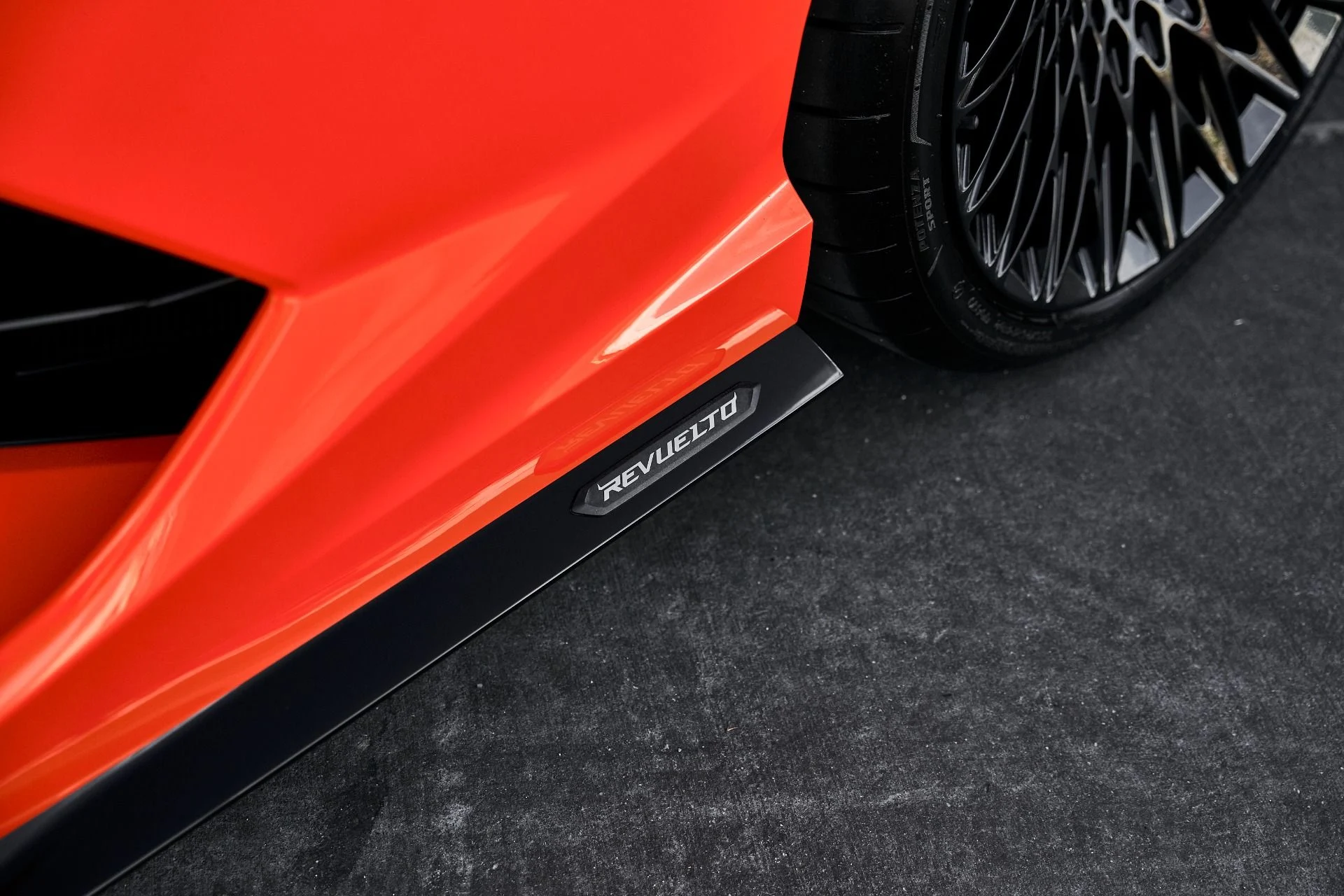 mph008_2022198455_Used_2024_Lamborghini_Revuelto_Base_1787792657_bd08455a8e