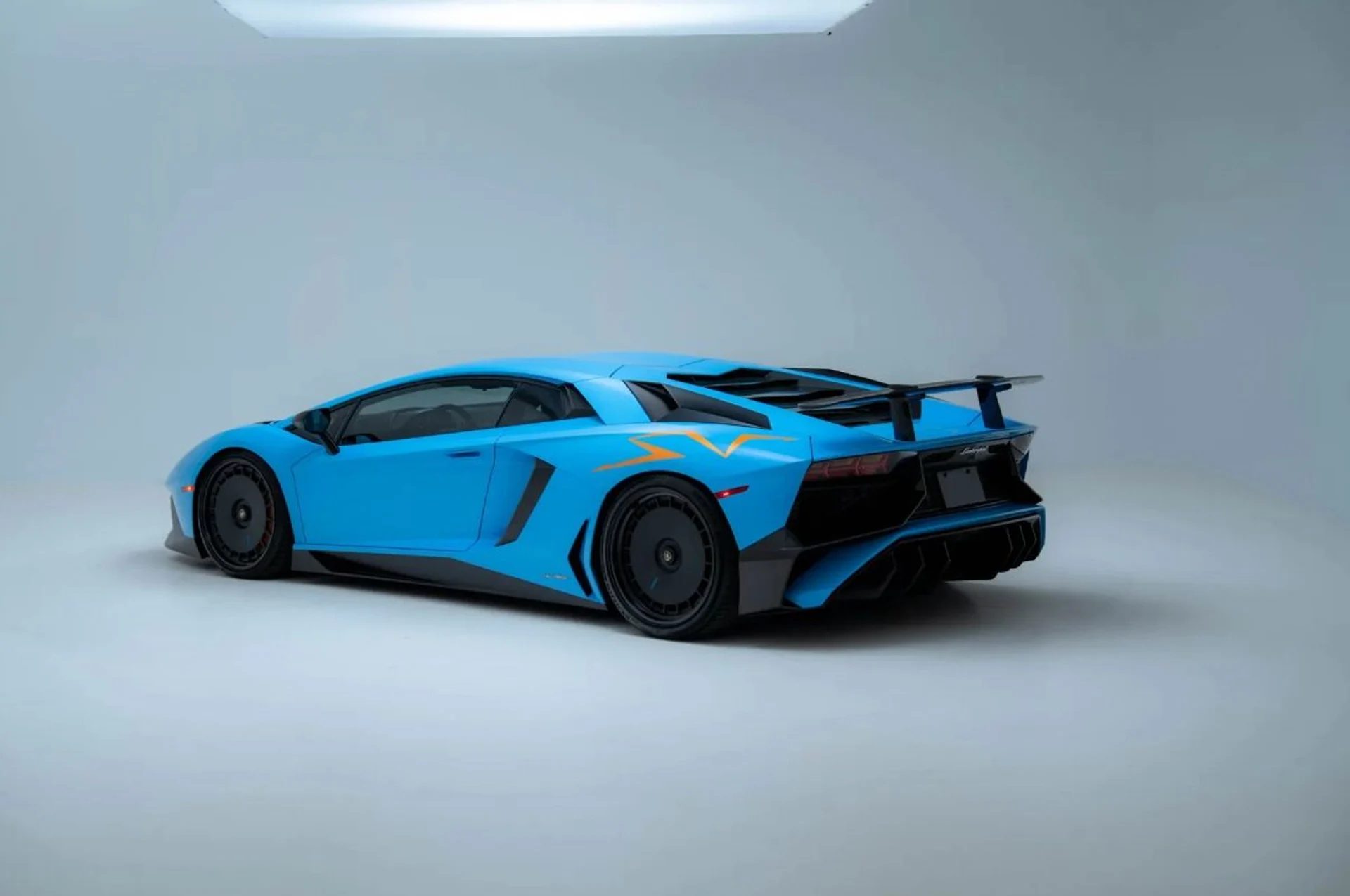 mph008_2028265615_Used_2017_Lamborghini_Aventador_SV_1786551969_b7df4ed0c1