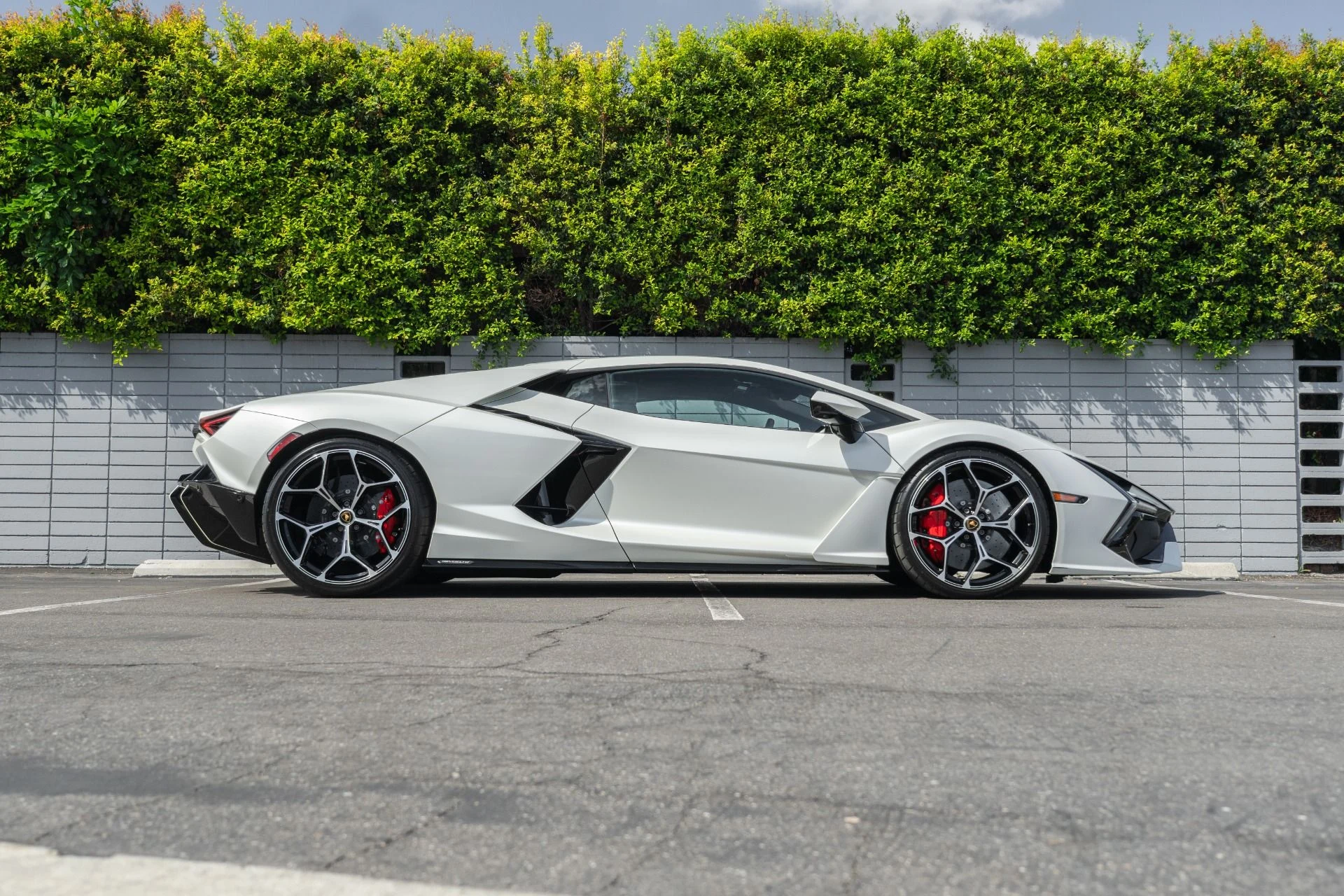 mph008_2035216273_Used_2024_Lamborghini_Revuelto_1759355869_955d572411