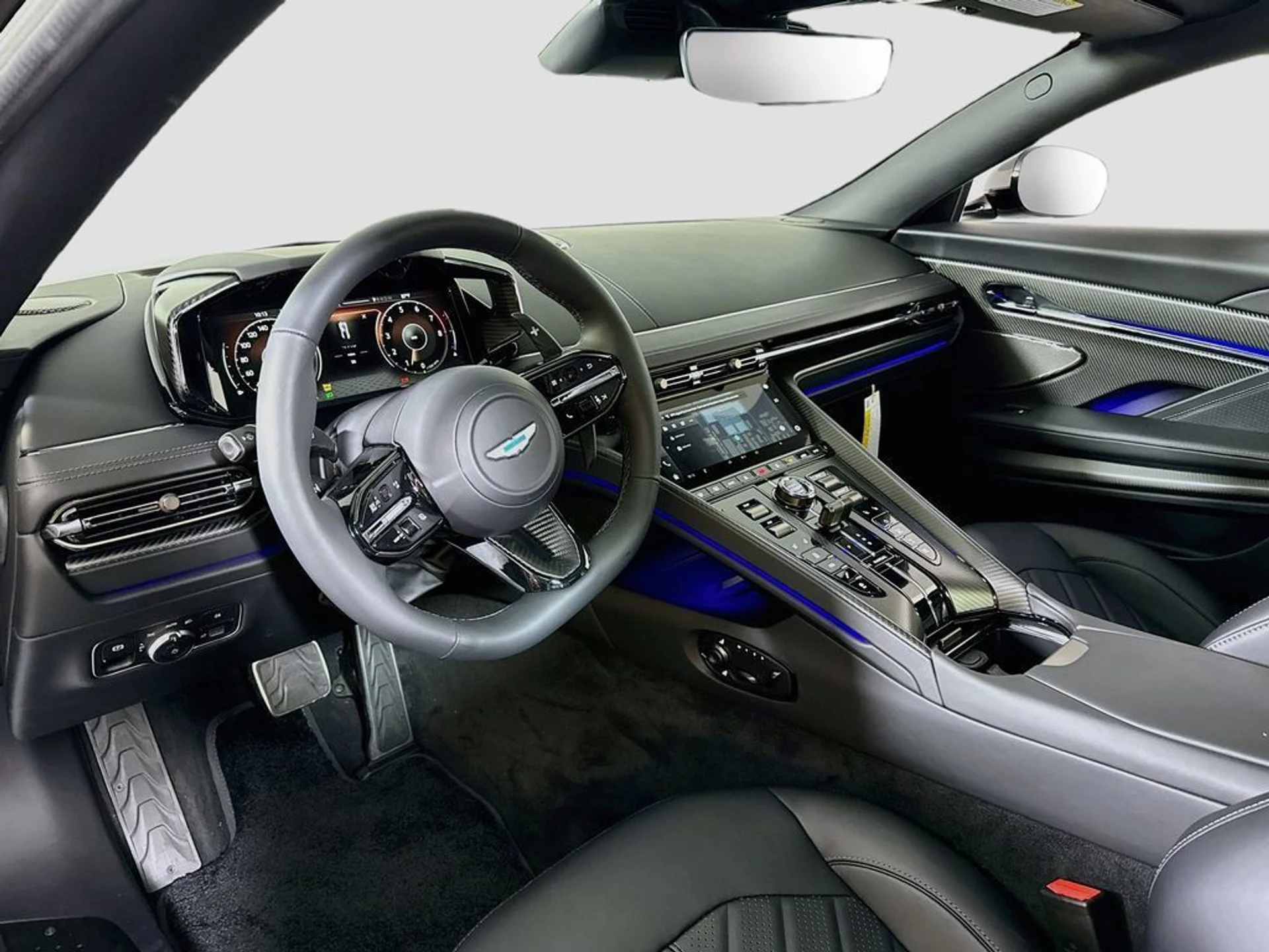 mph008_2036115384_new_2026_aston_martin_db12_scoupe_11350_23060262_9_1024_b0a7102bd9
