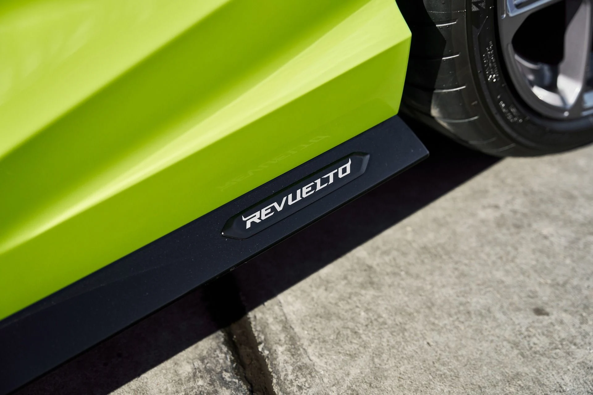 mph008_2044341153_Used_2025_Lamborghini_Revuelto_1769824562_4622056a29