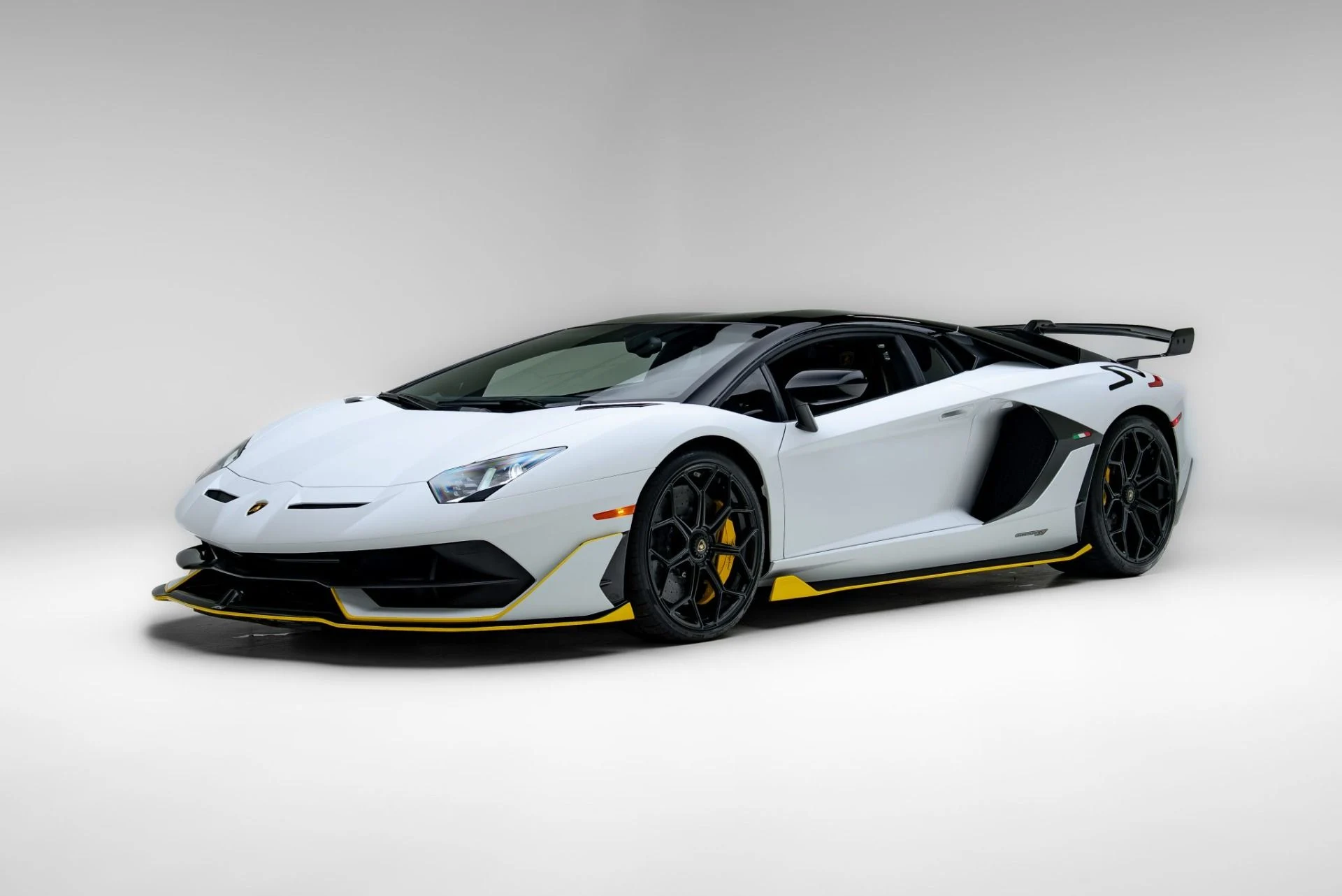 mph008_204614584_Used_2021_Lamborghini_Aventador_SVJ_LP_770_4_SVJ_1780078343_c72191c43a