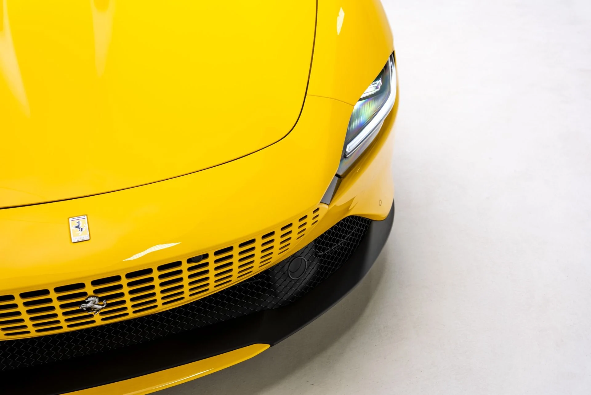 mph008_2053277724_Used_2025_Ferrari_Roma_Spider_1768435062_6c19a53d13