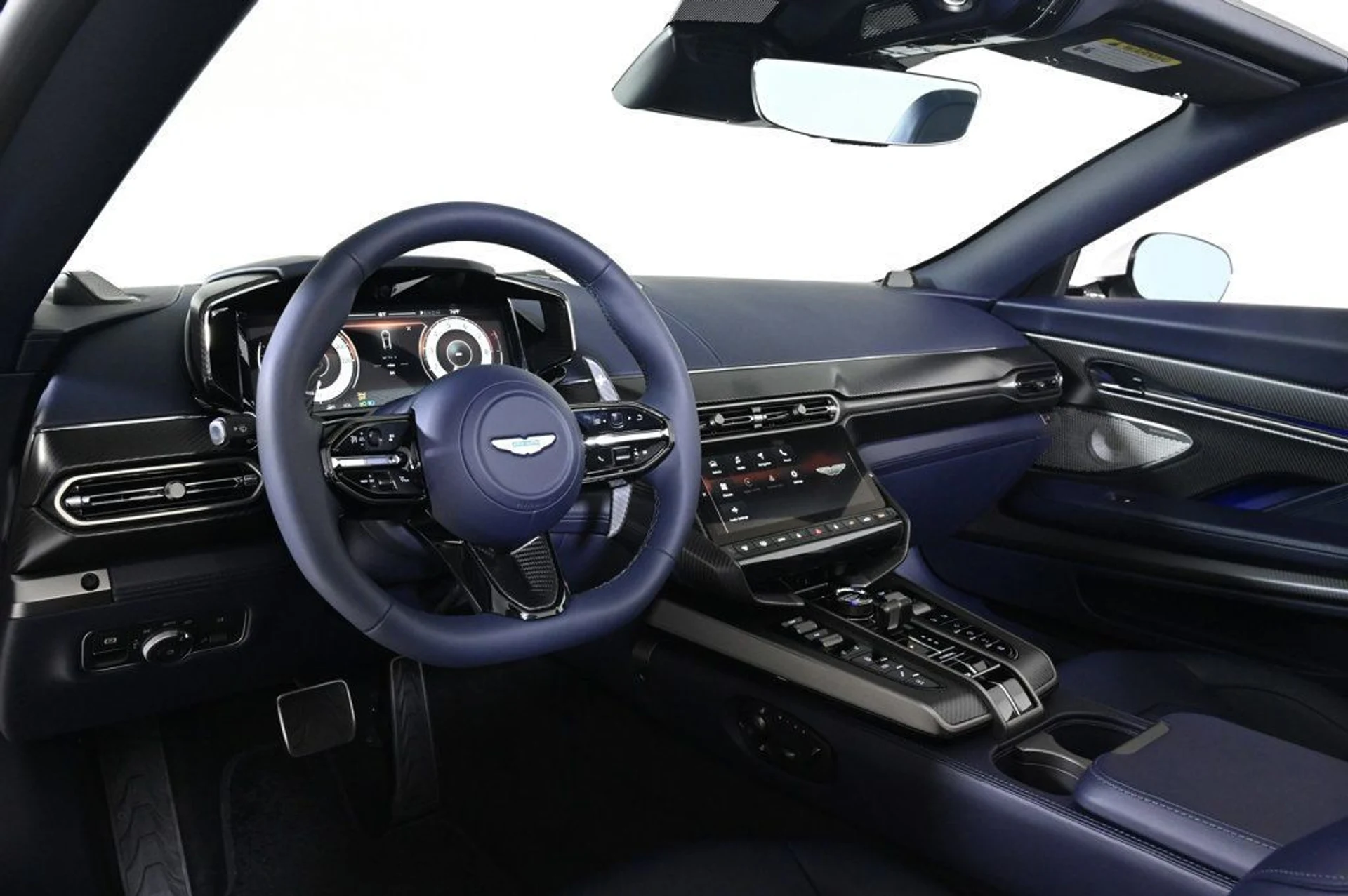 mph008_2053915436_new_2026_aston_martin_vanquish_volante_11350_22980293_9_1024_401562768e