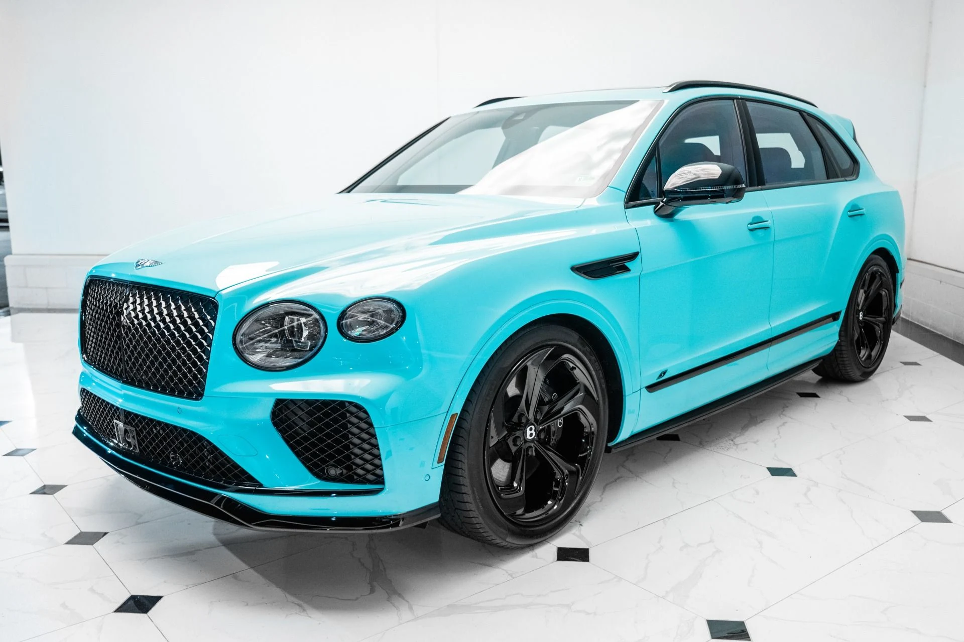 mph008_2055734216_Used_2024_Bentley_Bentayga_S_V8_1753281154_df6b311d79