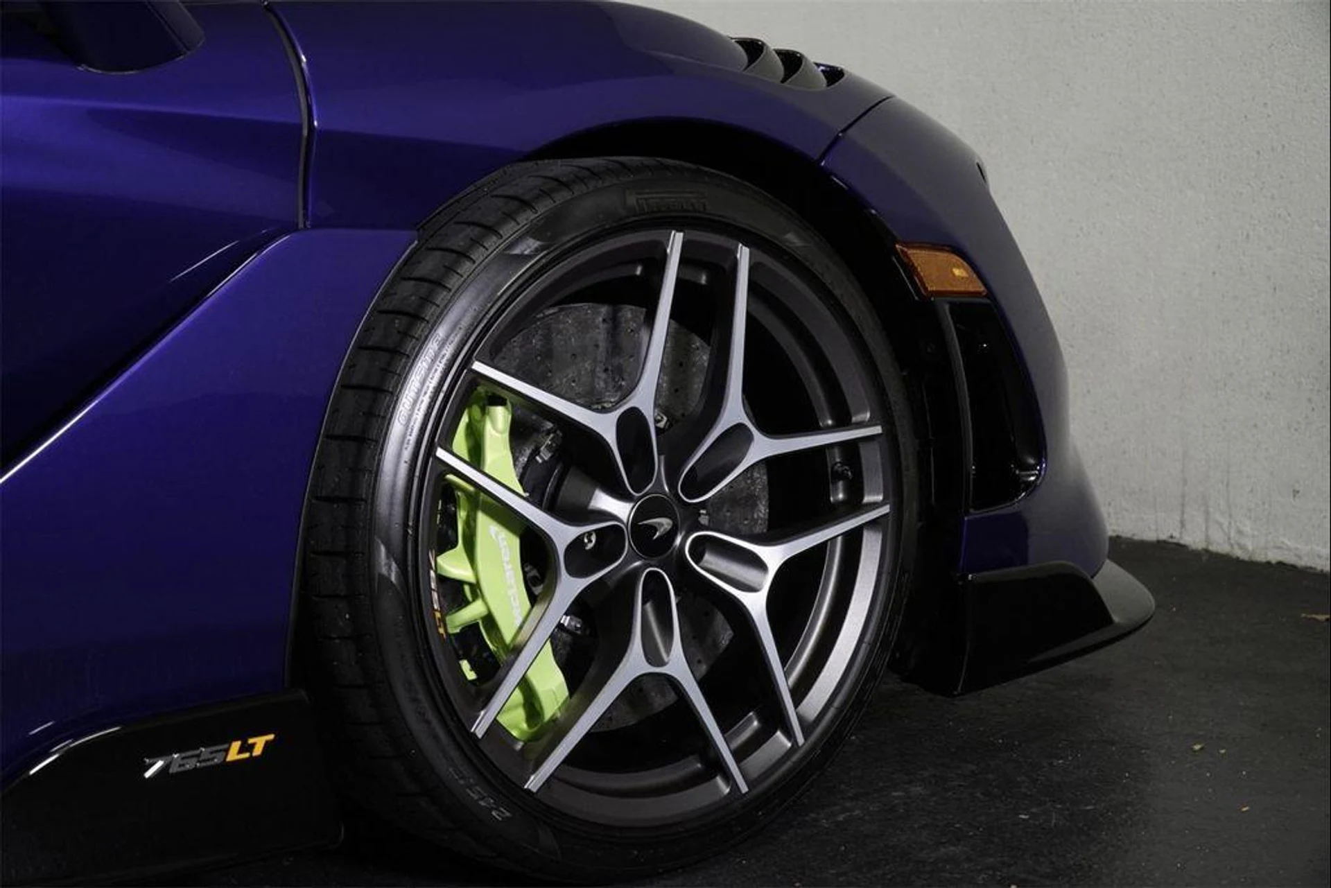 mph008_2067522638_V0fu_Mf8rvif05_G_Rscta2_Y_Uj_BF_1_Q_13421a0522