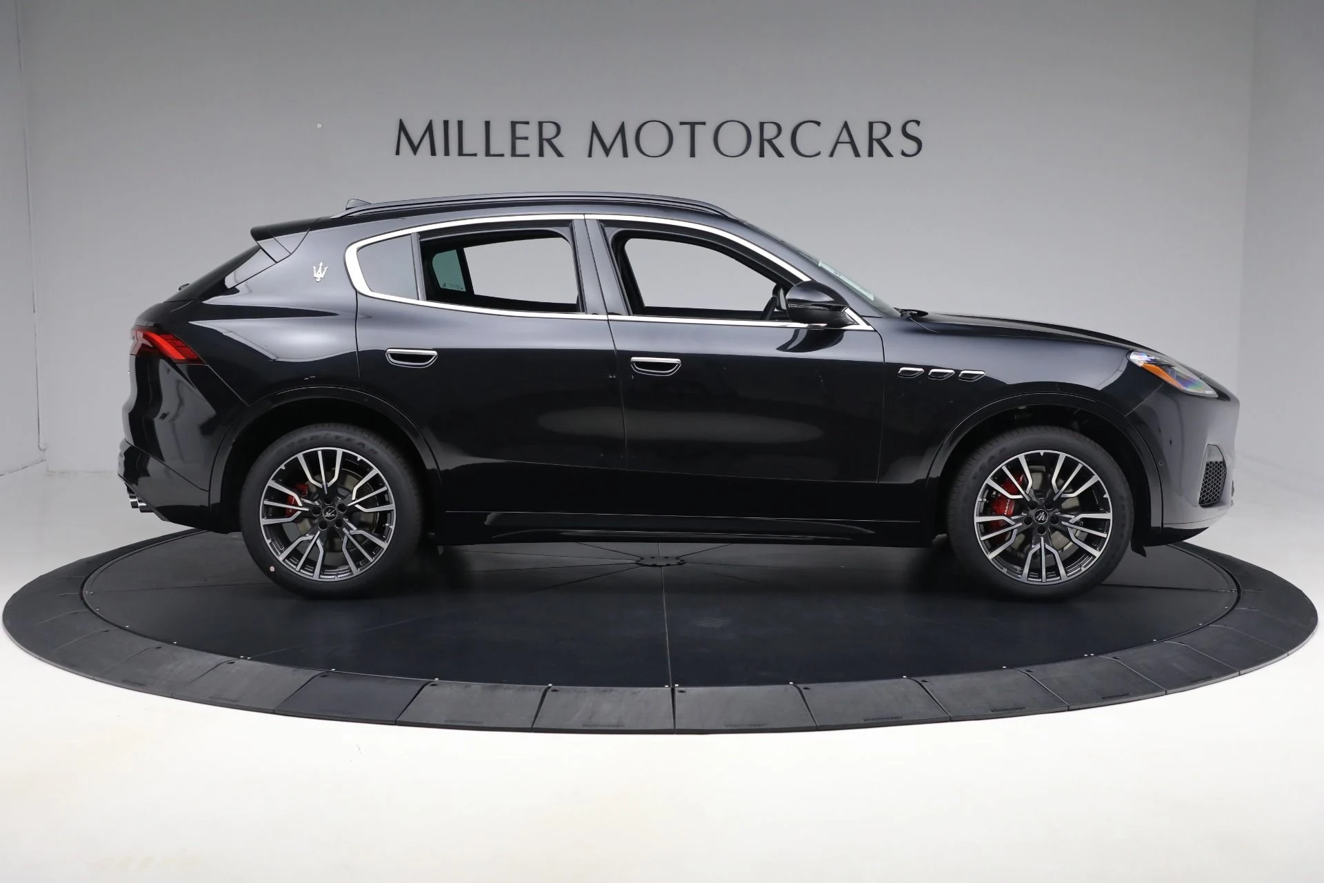 mph008_2069915246_New_2025_Maserati_Grecale_26a3c56122