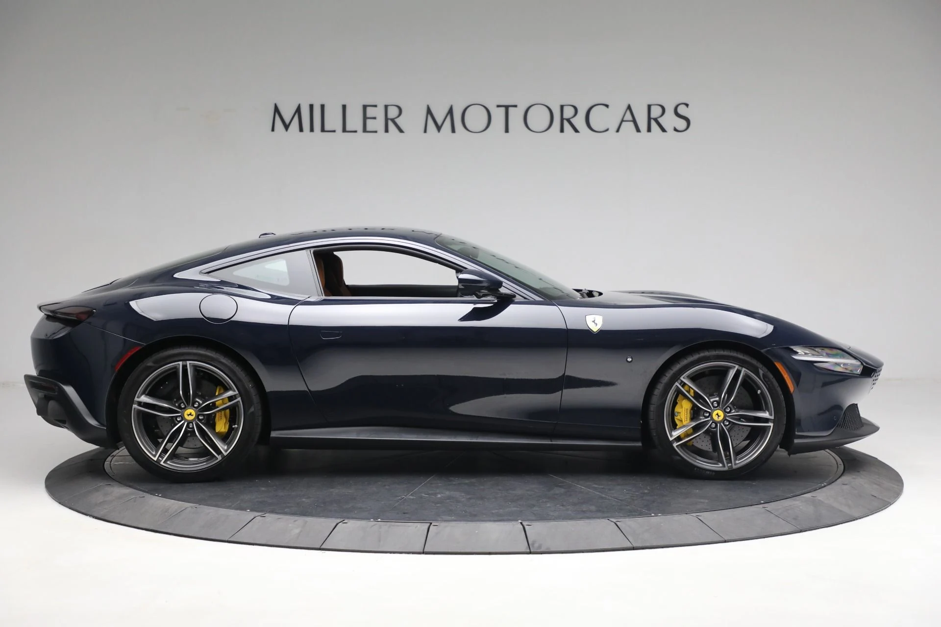mph008_2076456276_Used_2022_Ferrari_Roma_b2f0cd66e7