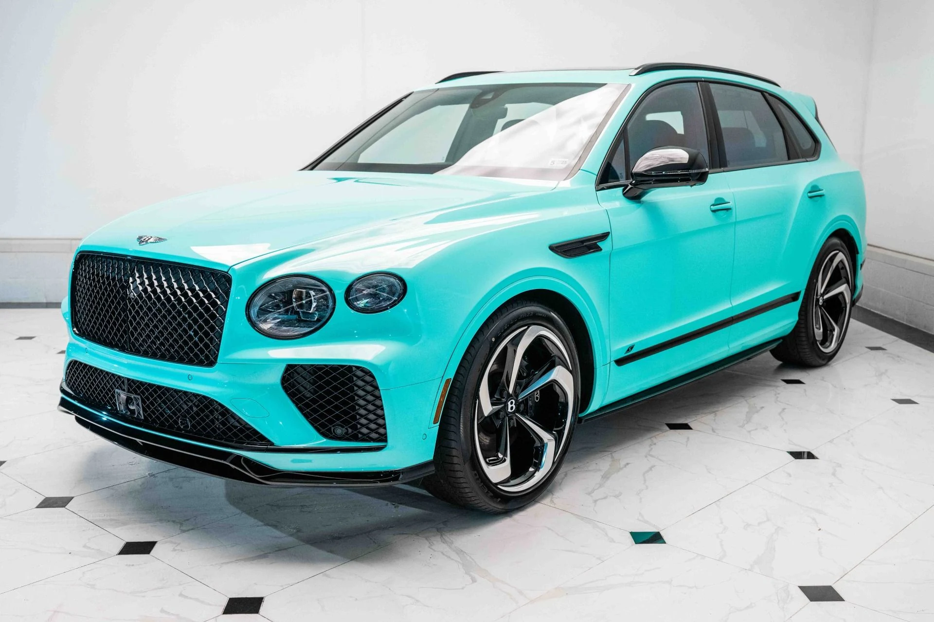 mph008_2081856102_Used_2024_Bentley_Bentayga_S_1793120198_68a7d90059