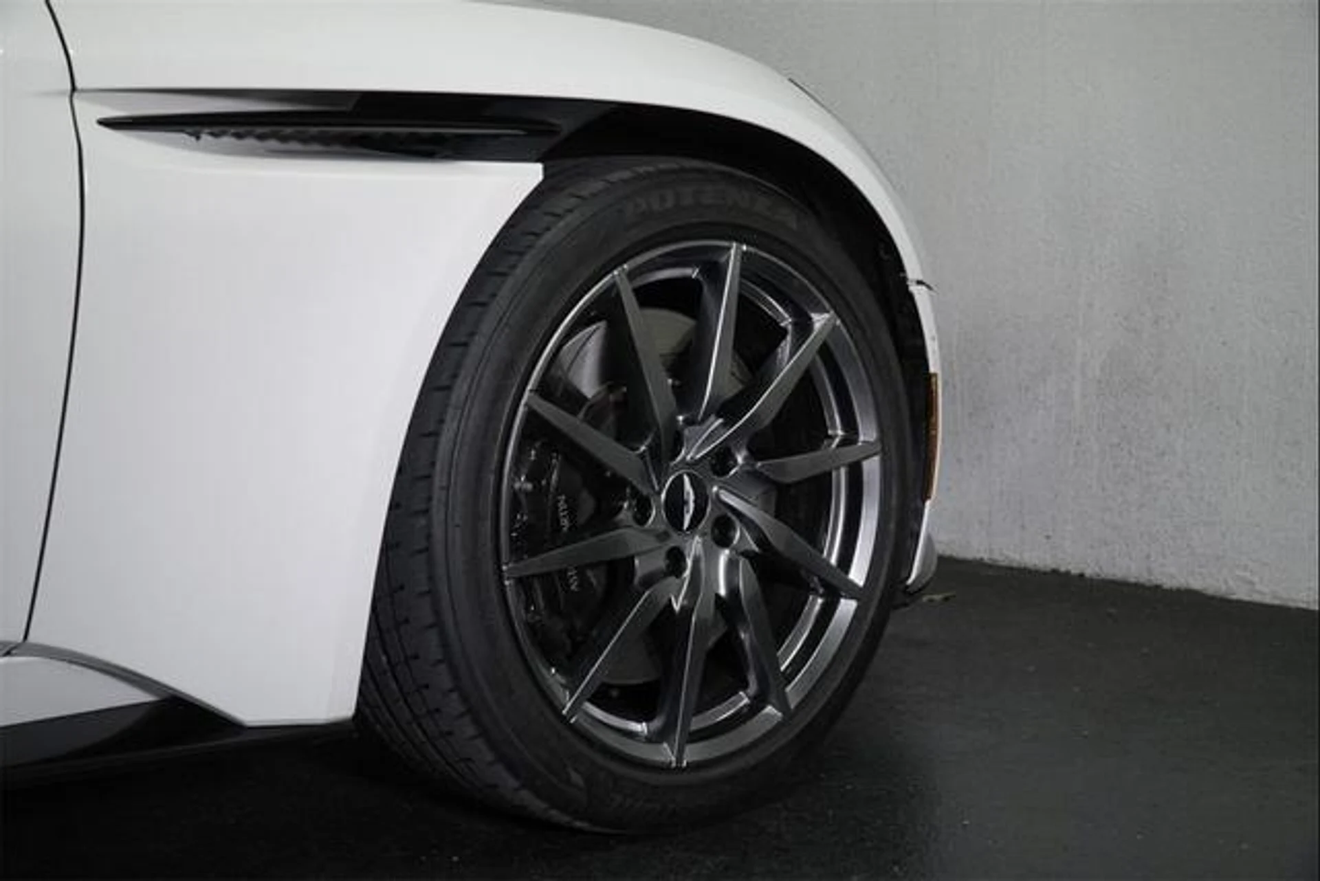 mph008_2083165801_mo5a_Hc_F1ky_I3_Vo_Wy_Wf_Bfe_C_Vw_N8_A_15dd179c90