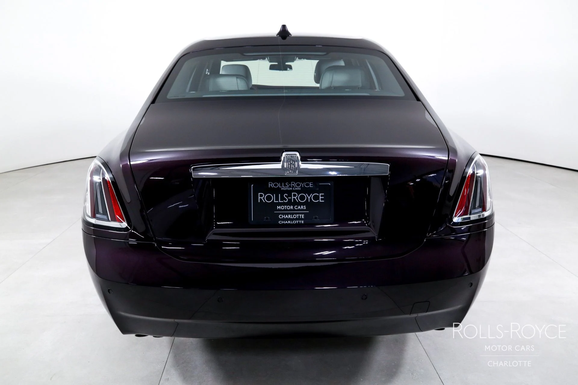 mph008_2084744800_Used_2025_Rolls_Royce_Ghost_1759510199_d22bad4053