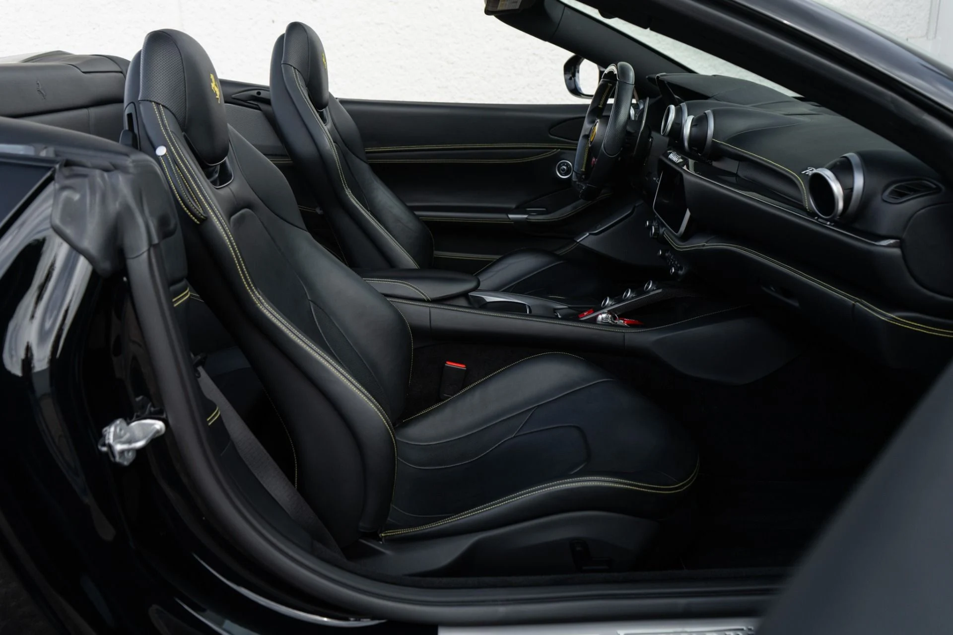 mph008_2085125663_Used_2020_Ferrari_Portofino_1775601890_2801cc7037