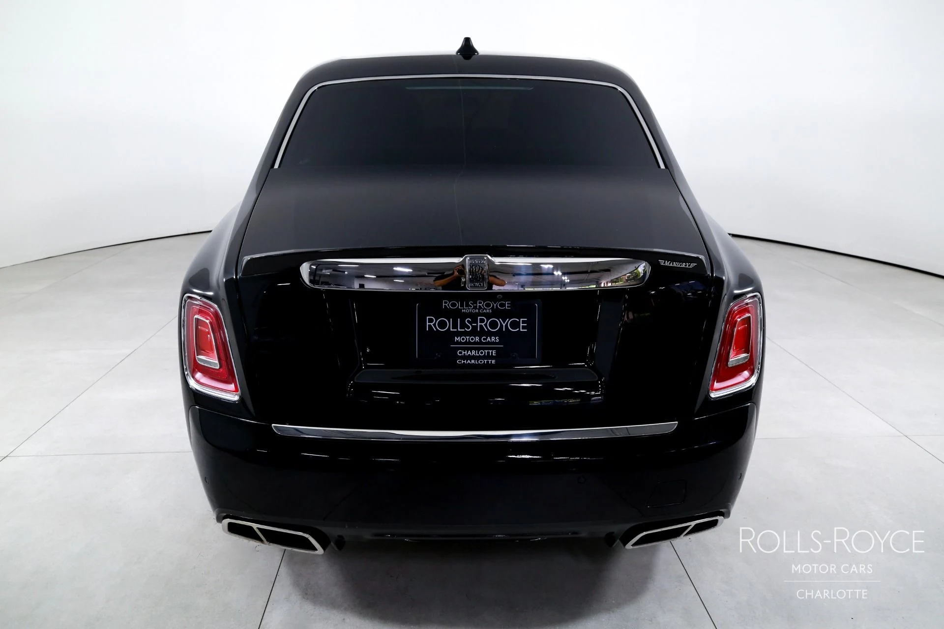 mph008_2092016690_Used_2018_Rolls_Royce_Phantom_1776373846_22420cb22b