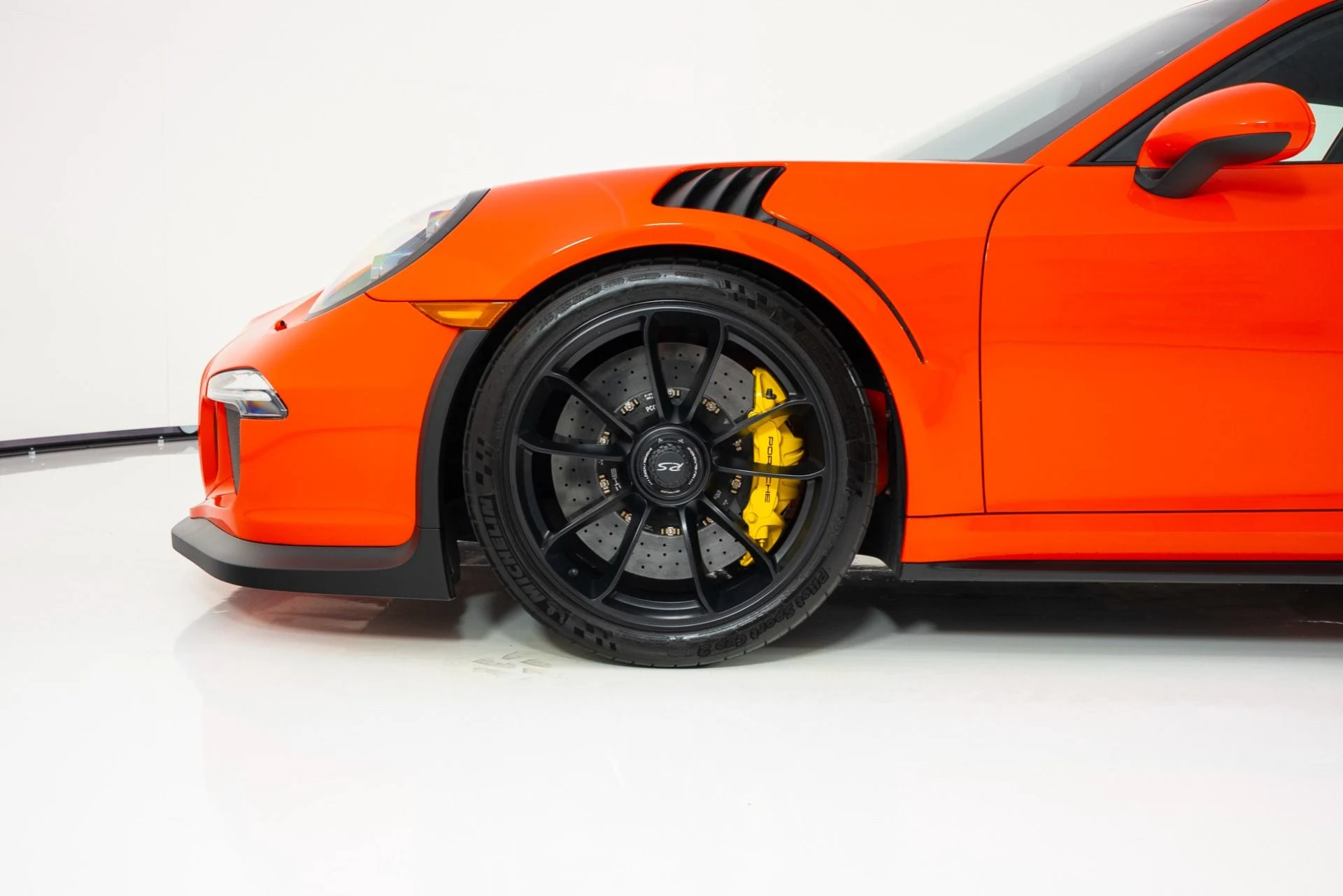 mph008_2093784491_Used_2016_Porsche_911_GT_3_RS_1754423332_652a4a95c0