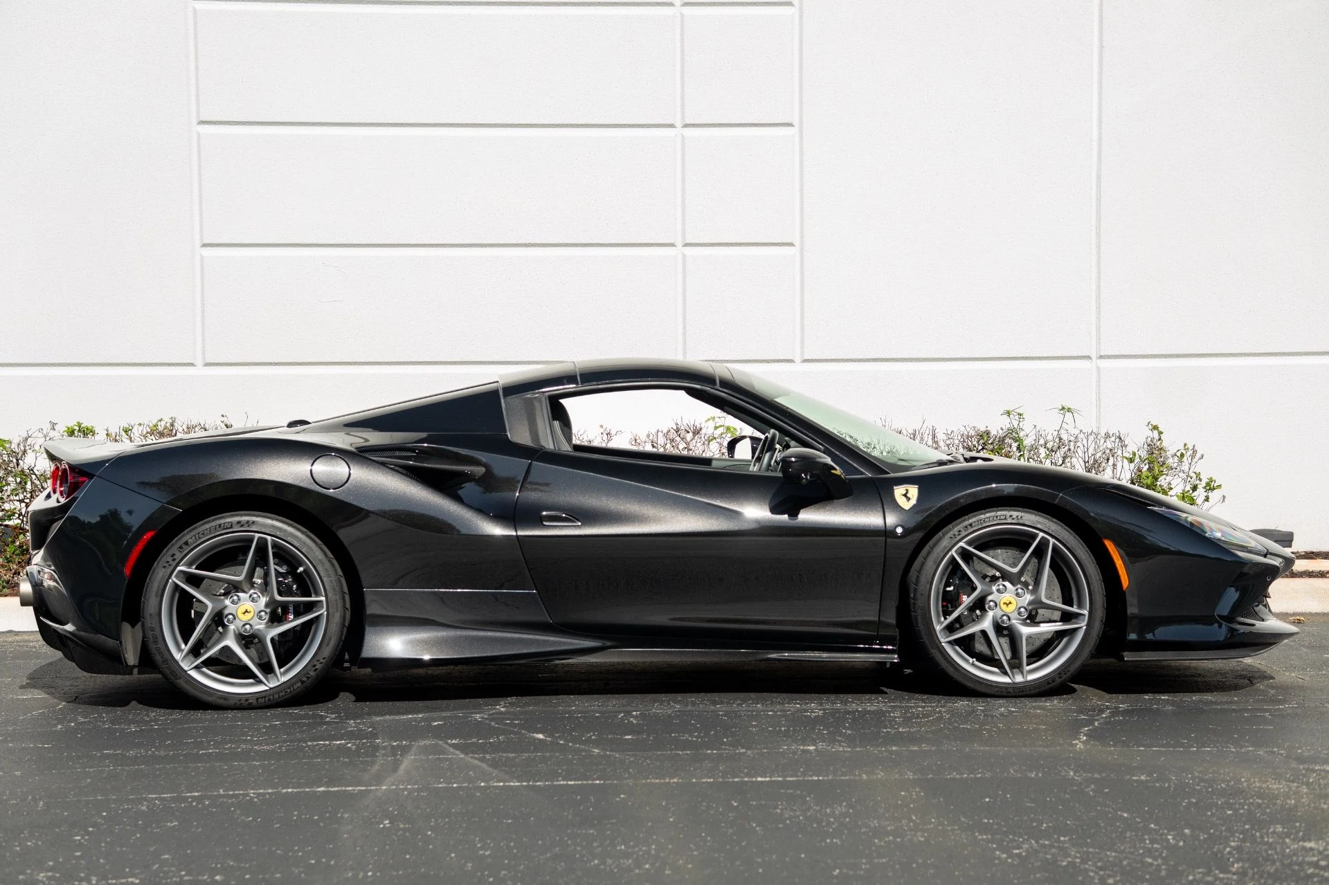 mph008_2095031469_Used_2021_Ferrari_F8_Spider_1753198397_24eb0bcc2f