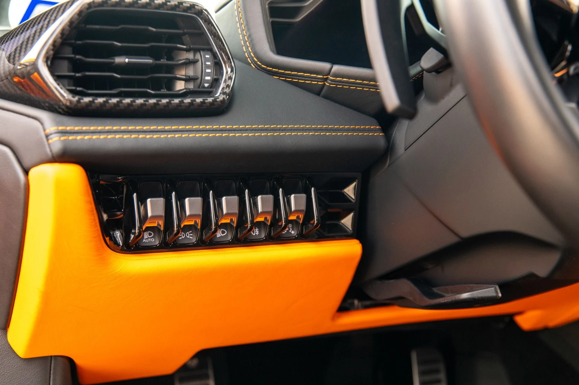 mph008_2095936186_Used_2021_Lamborghini_Huracan_EVO_1753824342_491ca6962f
