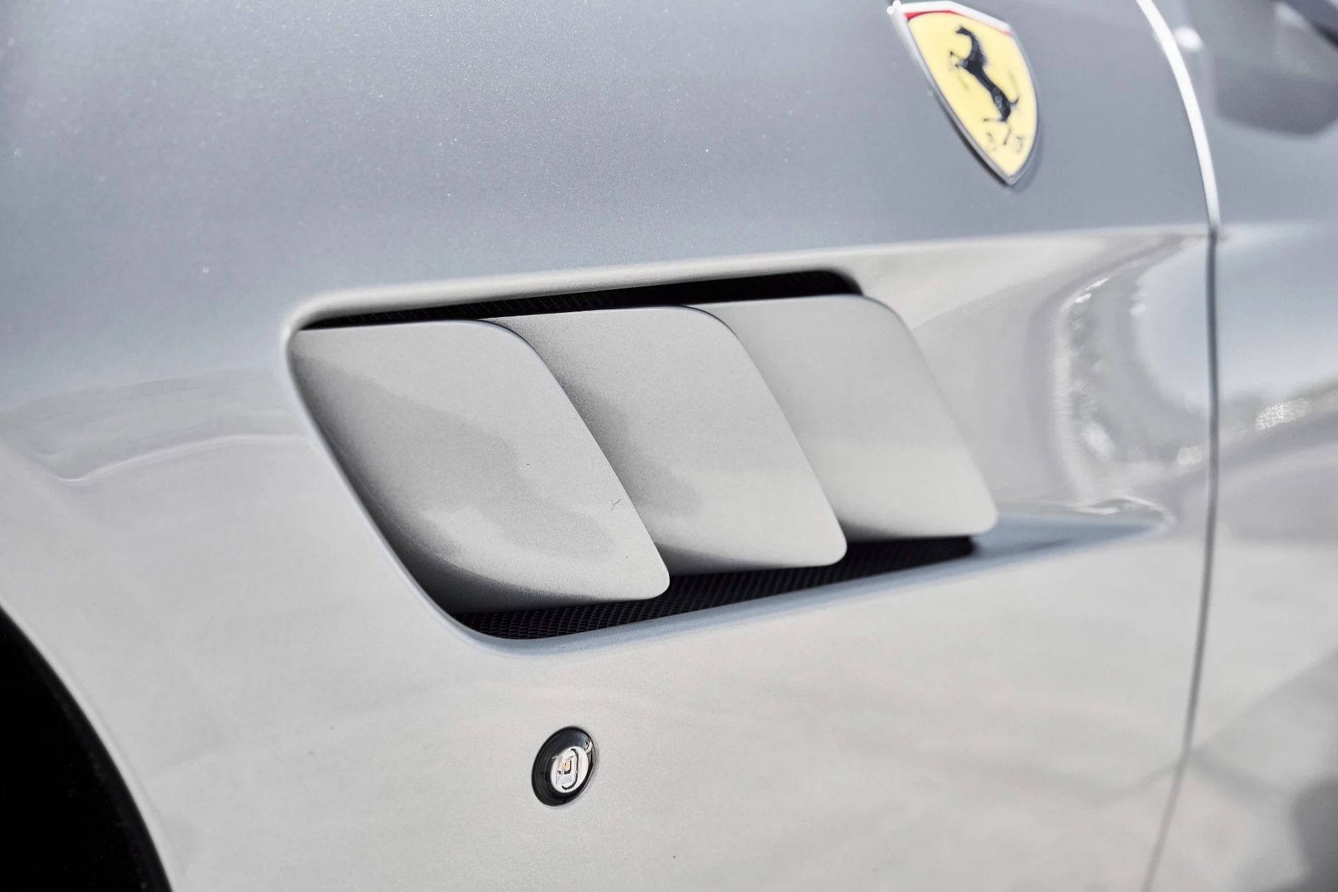 mph008_2097114614_Used_2018_Ferrari_GTC_4_Lusso_V12_1775612001_1937fa841c